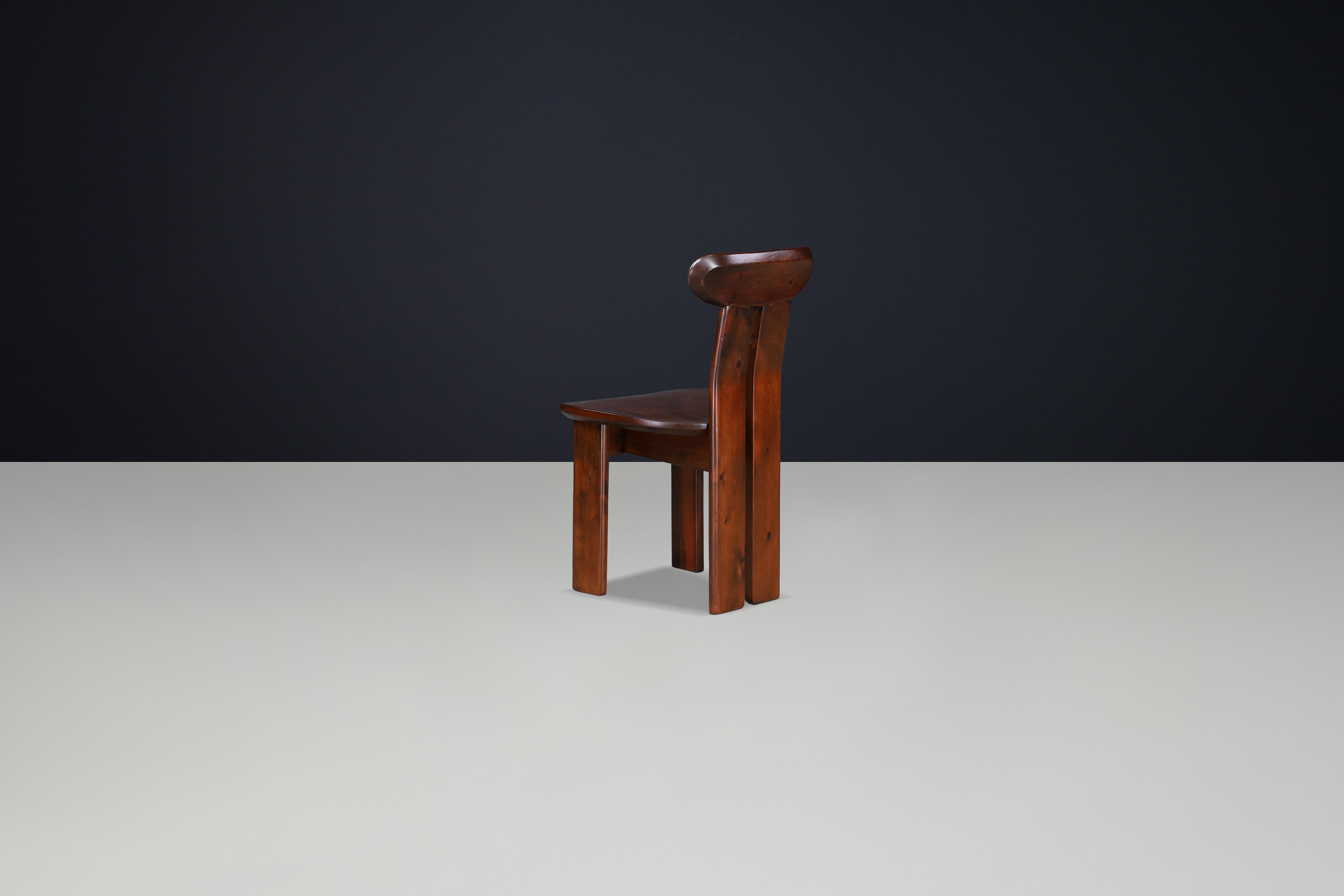 XX secolo Set di 12 sedie da pranzo italiane in pino, attribuite a Mario Marenco, anni '70 in vendita