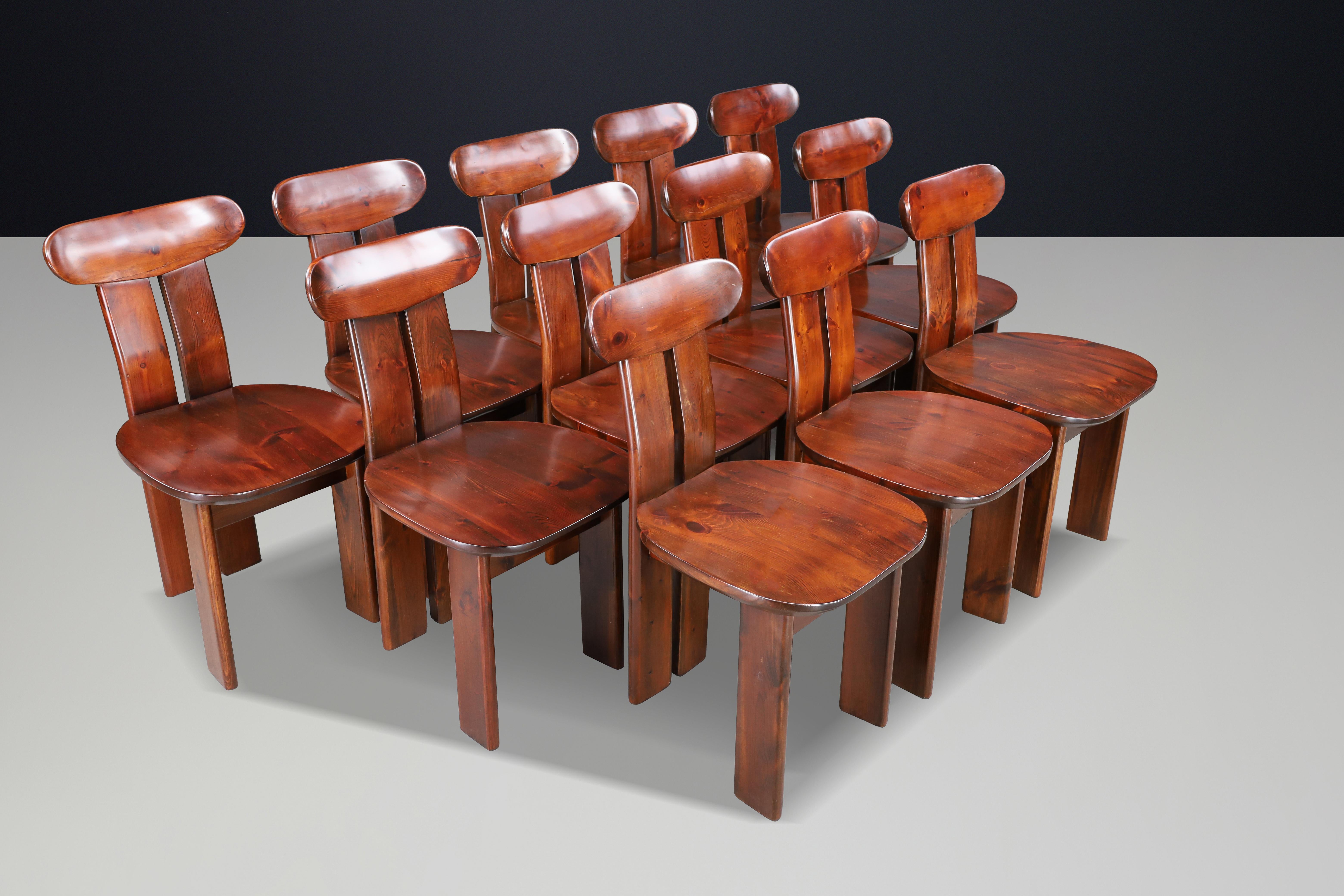 Set di 12 sedie da pranzo italiane in pino, attribuite a Mario Marenco, anni '70 in vendita 2