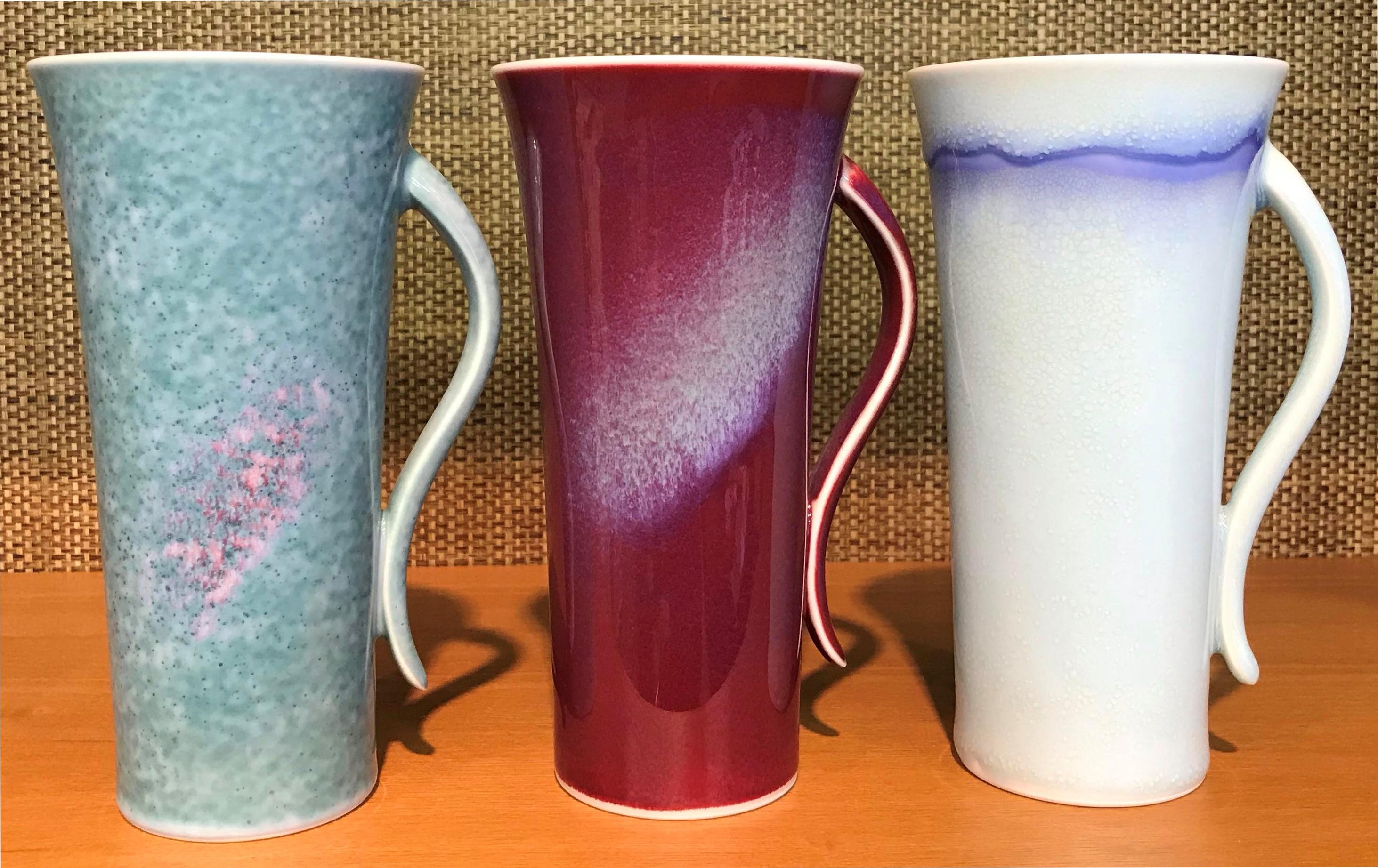 Set of 12 Tall Hand-Glazed Porcelain Mug Cups by Japanese Master Artist In New Condition In Takarazuka, JP