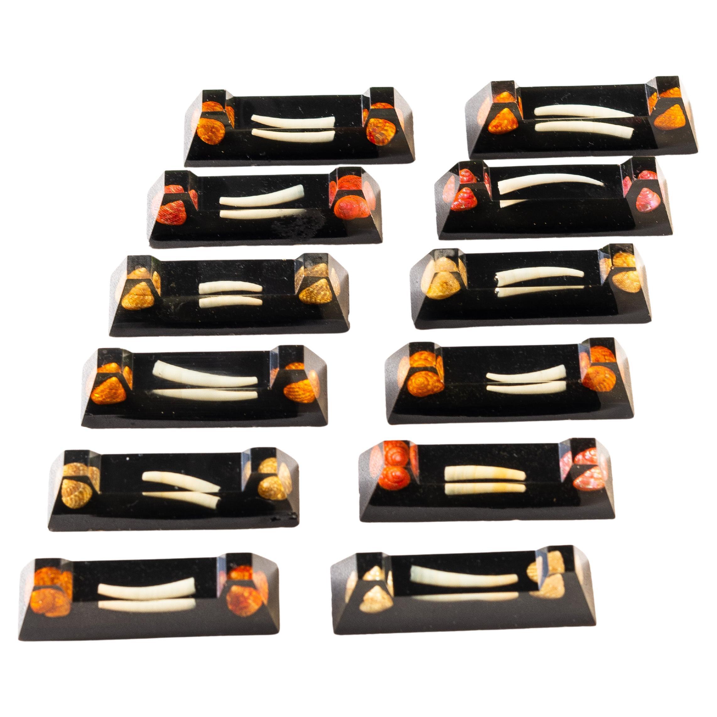 Set of 12 Knife Rests - Resin with Embedded Sea Shells - France 1970s en vente