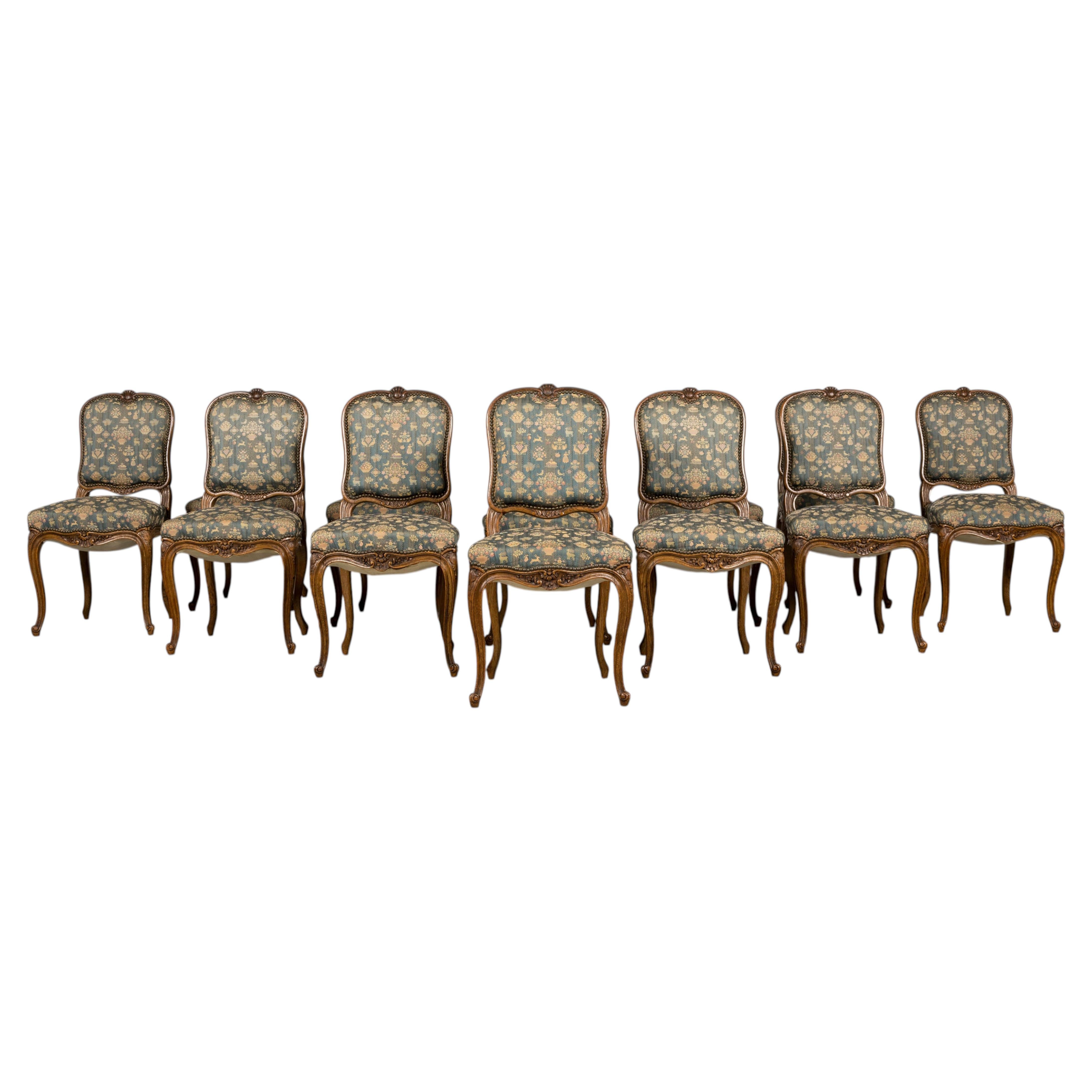 Ensemble de 12 chaises de salle à manger en chêne Louis XV de style provincial français de la fin du XIXe siècle