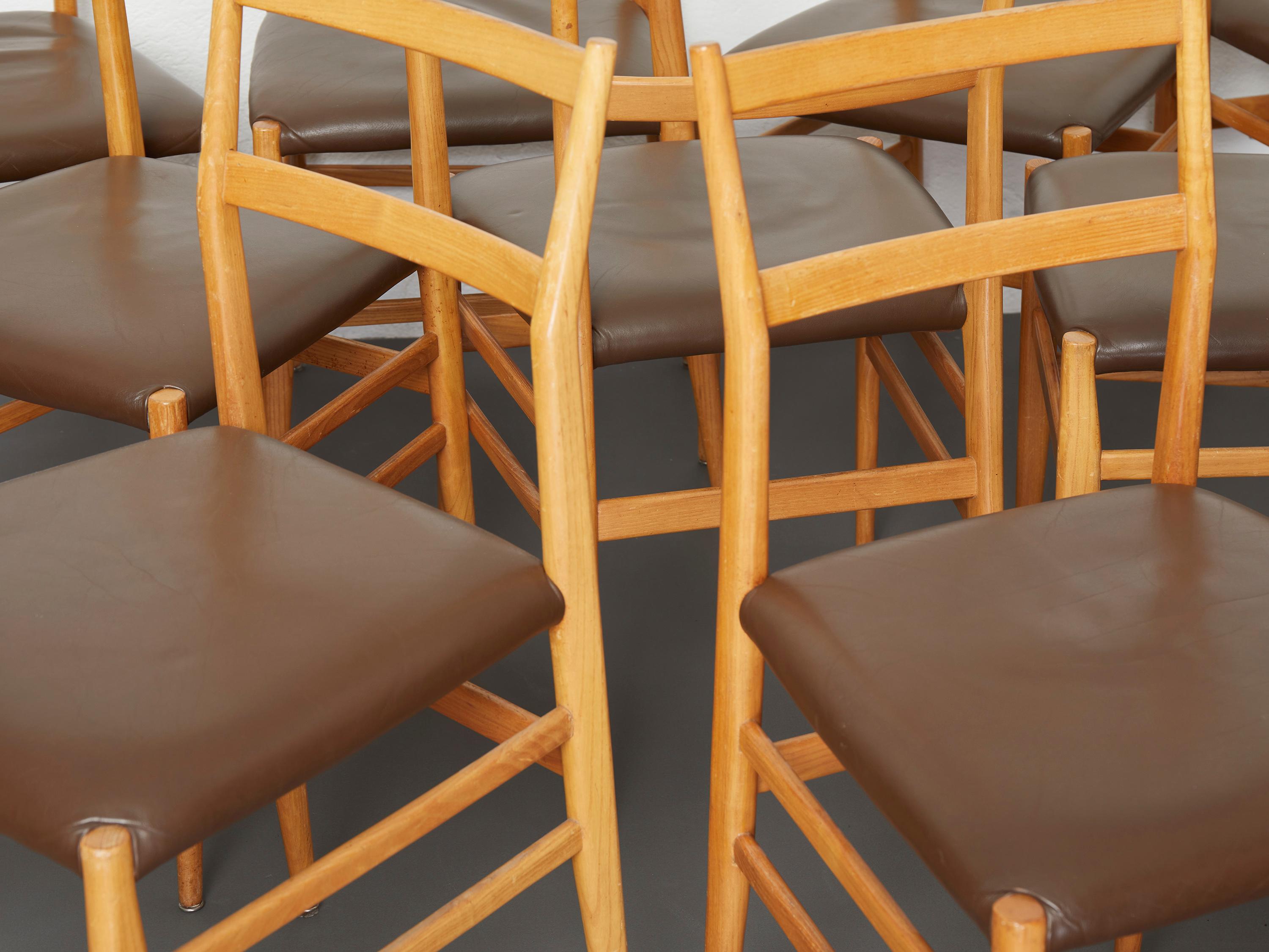 Set of 12 Leggera Dining Chairs in Ash Wood and Leather by Gio Ponti for Cassina In Good Condition In Renens, CH