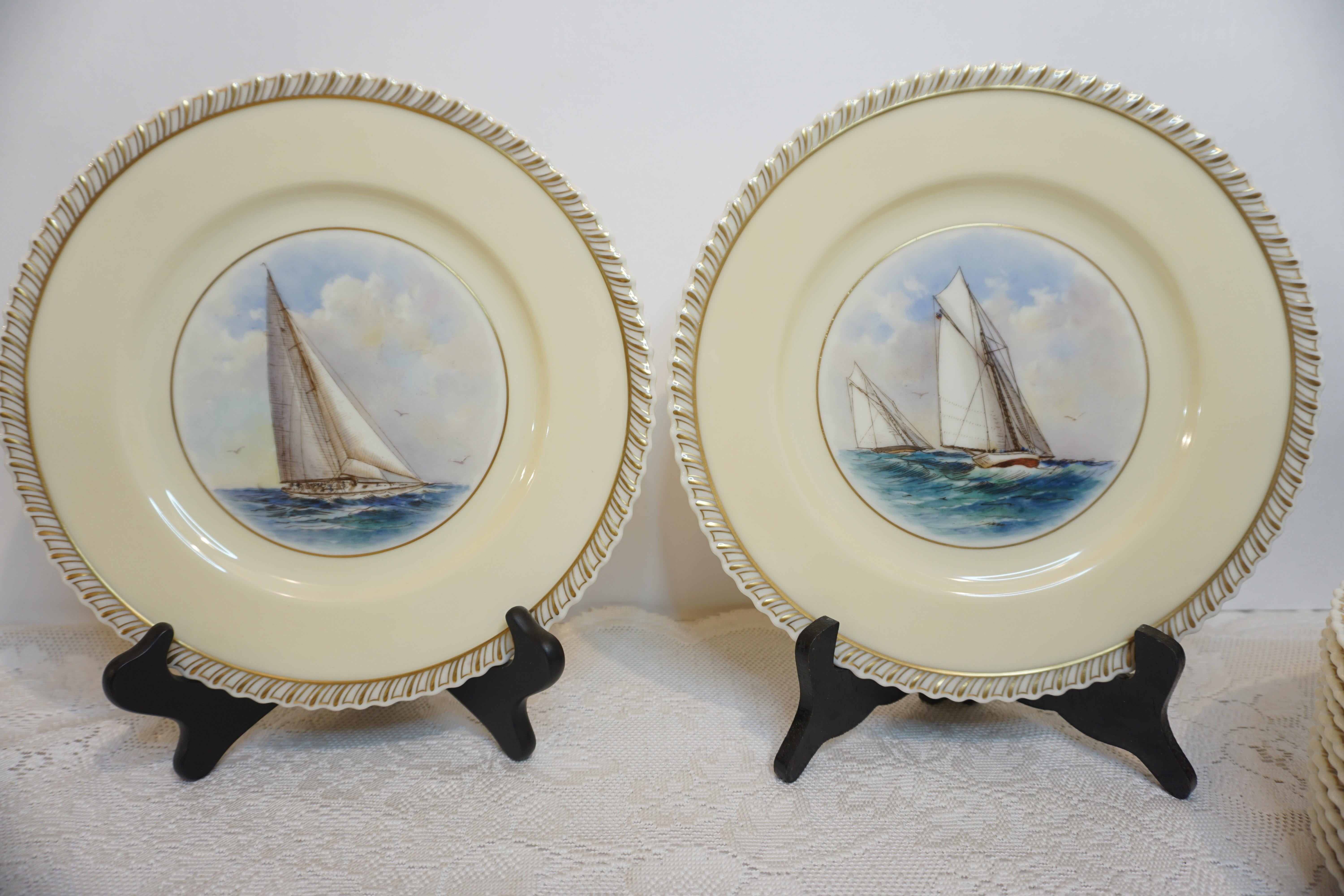 Je vous propose ce fabuleux ensemble de 12 voiliers Lenox de la Coupe des Amériques, chacun peint d'un voilier différent datant pour la plupart du troisième quart du dix-neuvième siècle. Chaque voilier est magnifiquement peint à la main et
