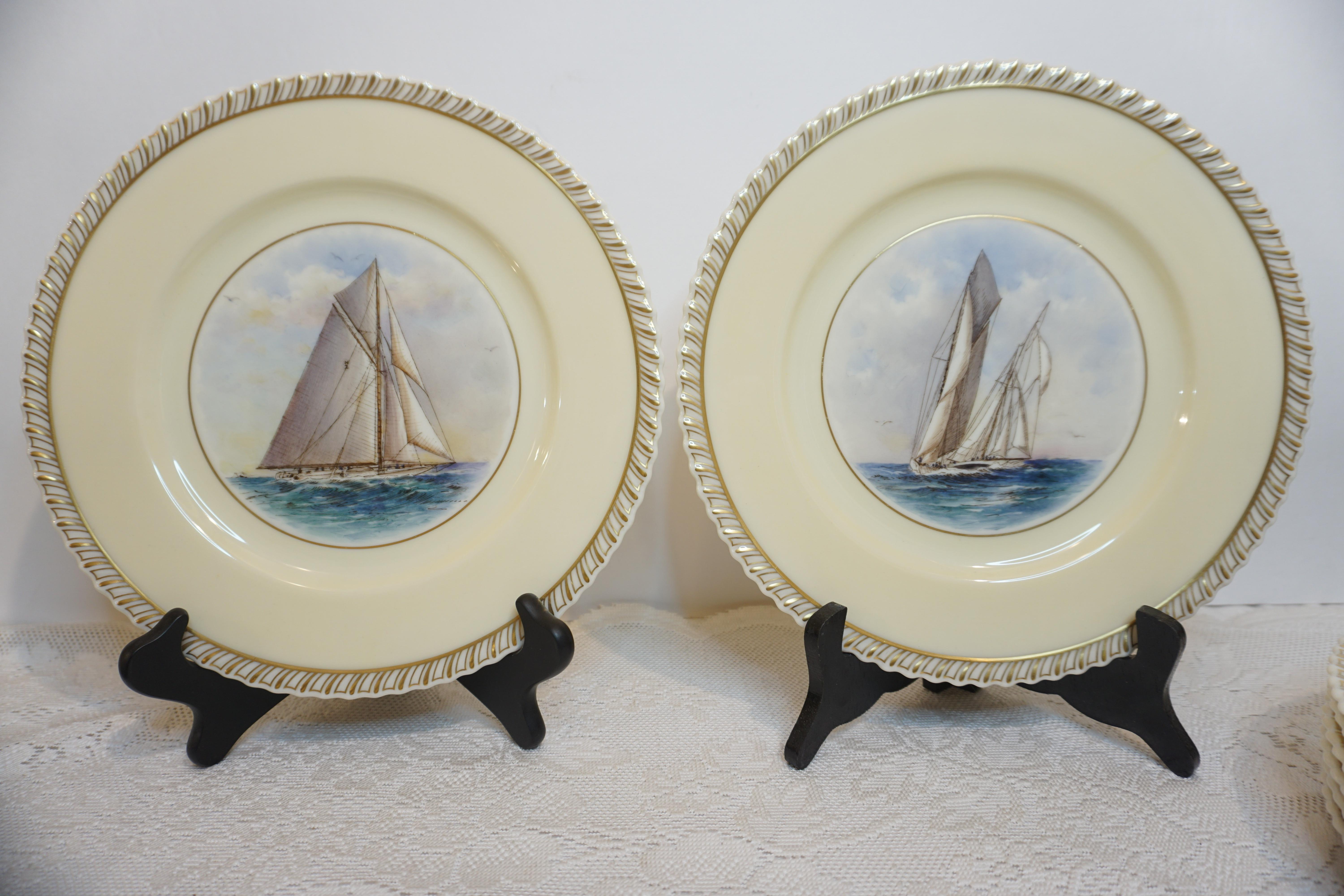 Américain Lot de 12 assiettes plates de la Coupe des États-Unis représentant un voilier, chacune peinte de manière différente en vente