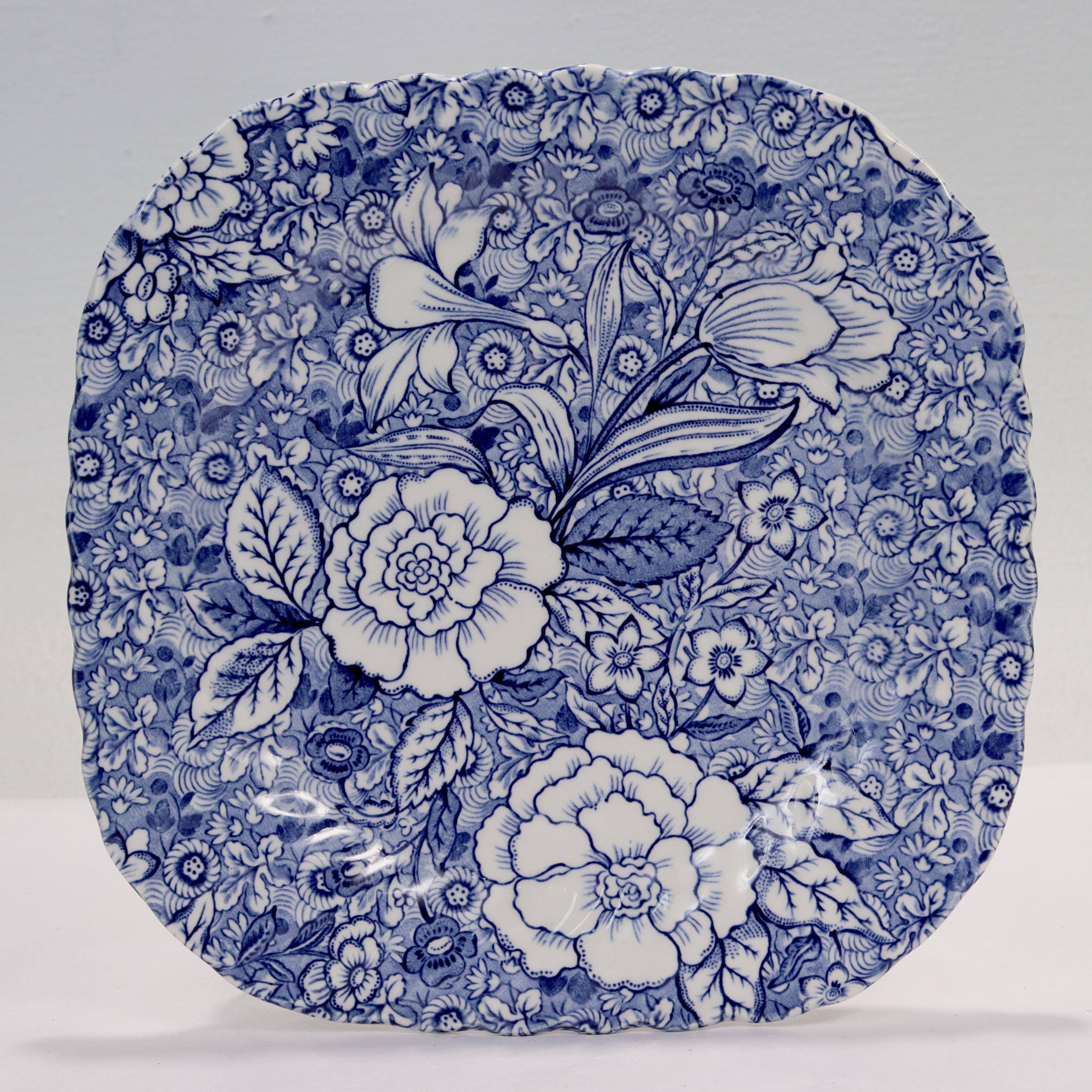 Un bel ensemble d'assiettes en pierre de fer à motif de chintz par Johnson Brothers.

Réalisé pour Tiffany & Co.

Ce motif de chintz floral bleu orné s'intitule 