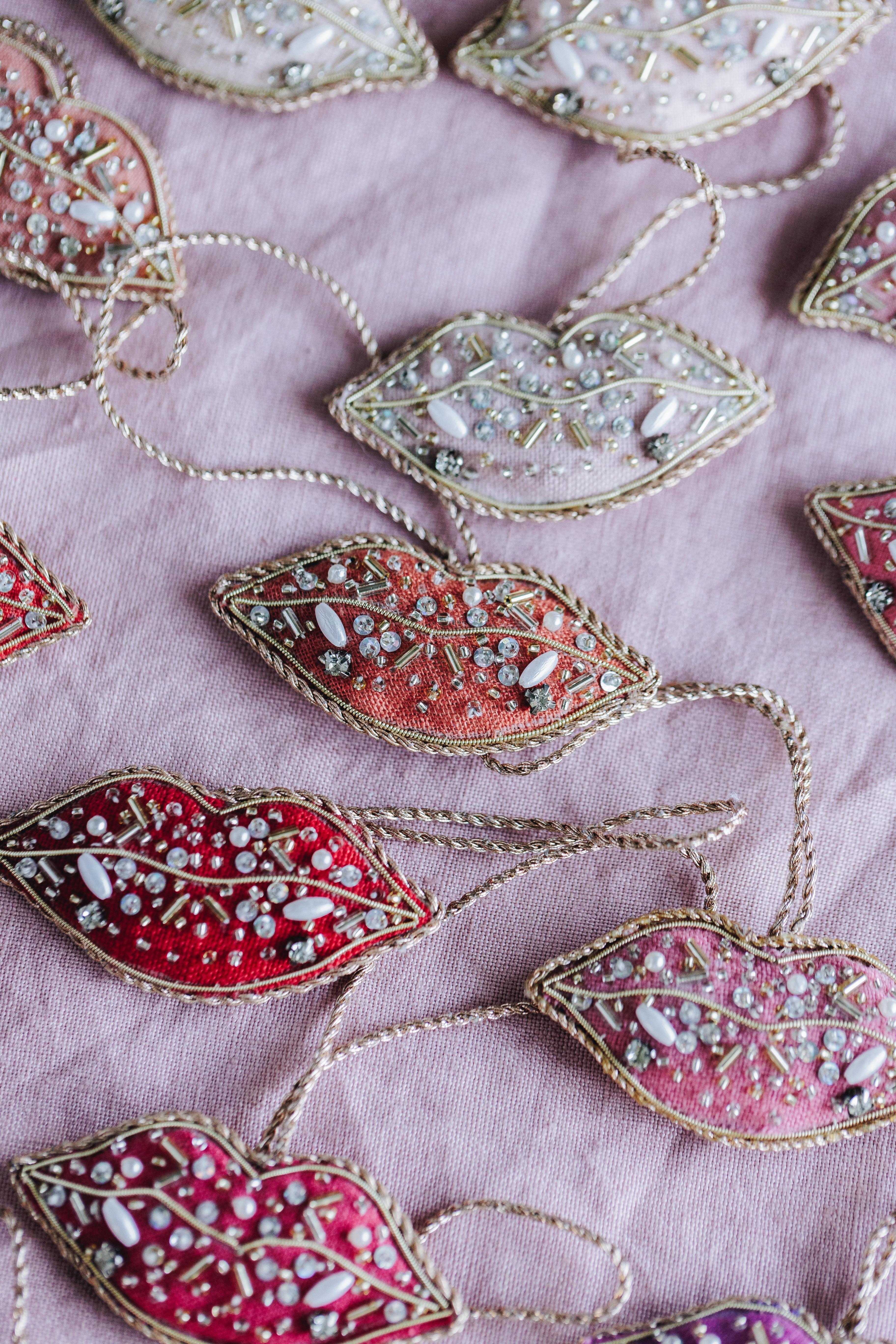 Lino Set di 12 Labbra di lino irlandese in edizione limitata Ornamento rosa rosso A. Valentin in vendita