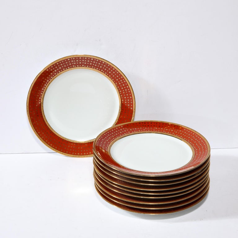 Lot de 12 assiettes plates Vermillion en porcelaine de Limoges avec détails  en or 24 carats En vente sur 1stDibs