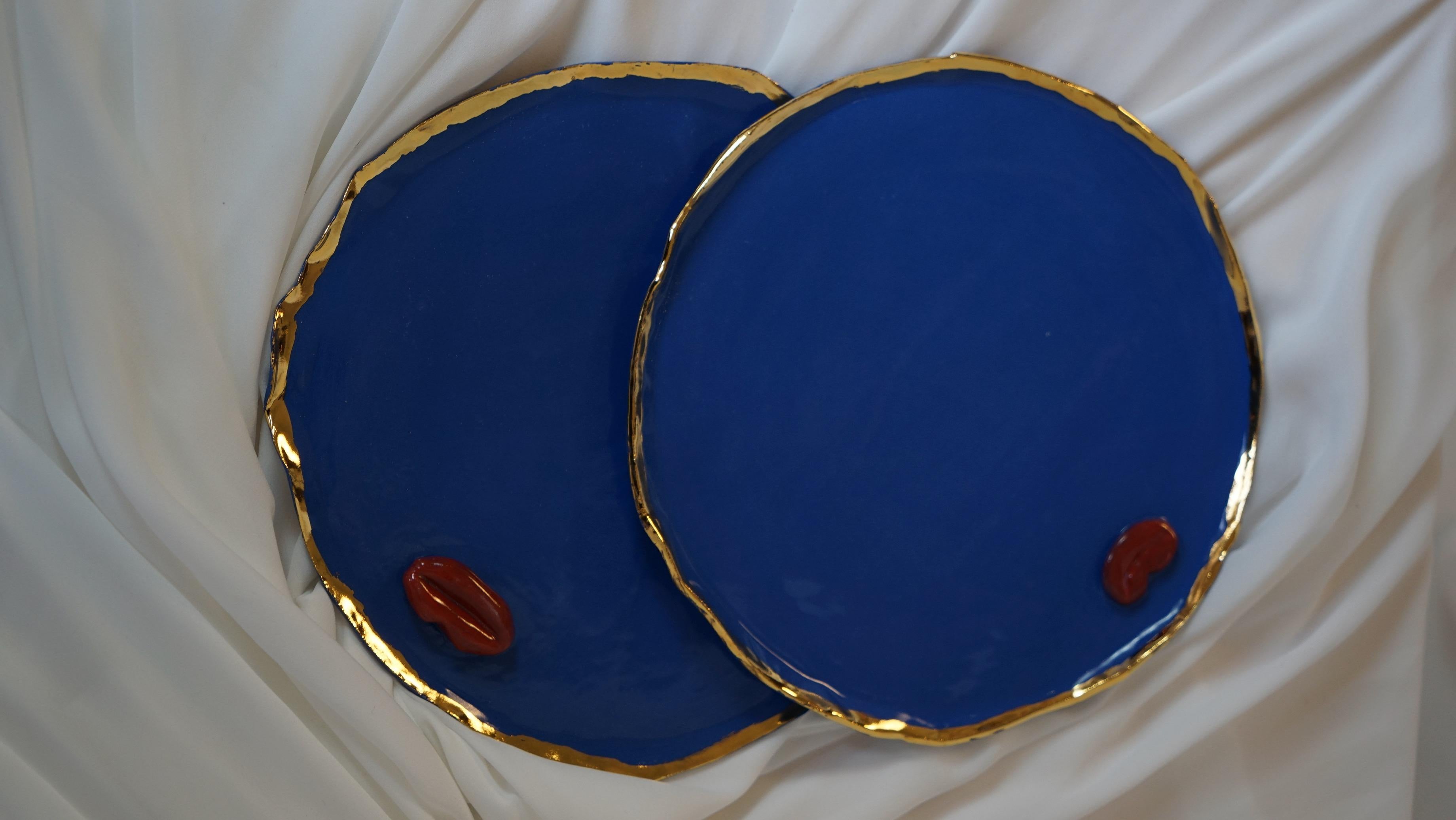 Ensemble de 12 assiettes à dîner en porcelaine lustrée à l'or fin, faites à la main et ornées de Lips rouges en vente 3