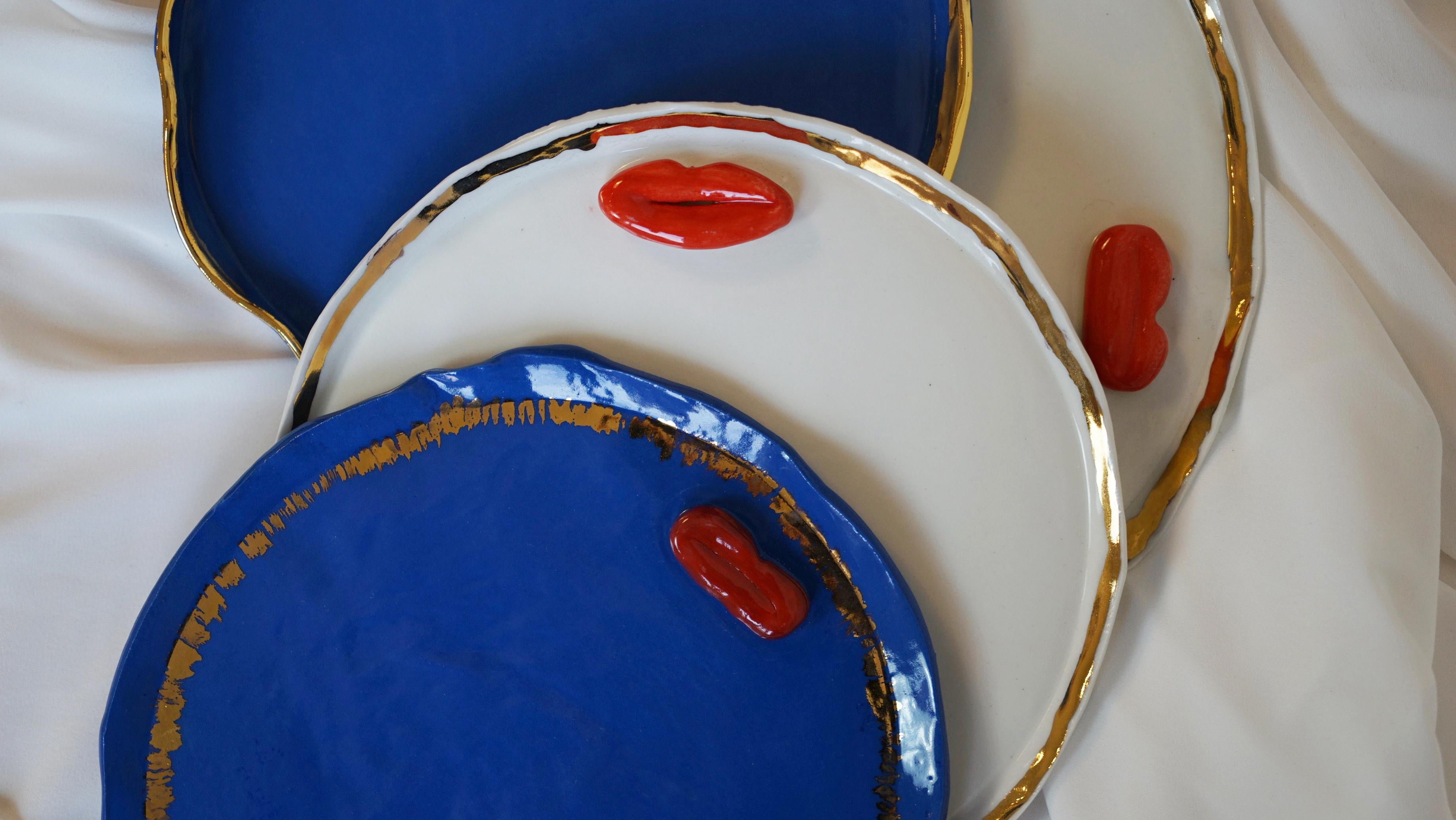 Ensemble de 12 assiettes à dîner en porcelaine lustrée à l'or fin, faites à la main et ornées de Lips rouges en vente 10