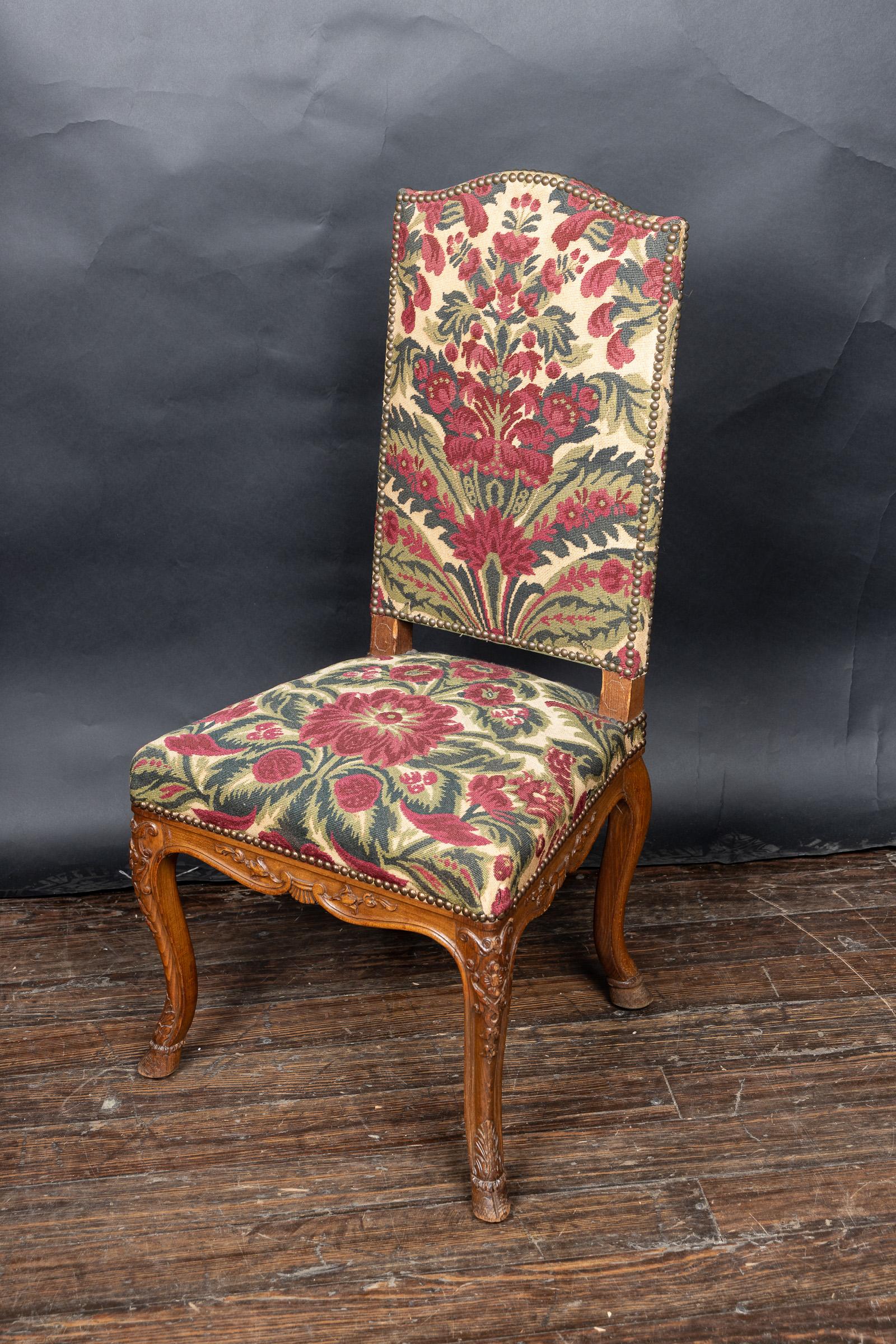 Francese Set di 12 sedie a schienale alto in Oak Luigi XV con arazzo originale, XIX secolo in vendita