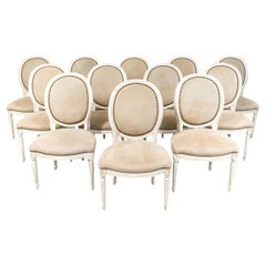 Ensemble de 12 chaises de salle à manger de style Louis XVI en simili-suède et peinte