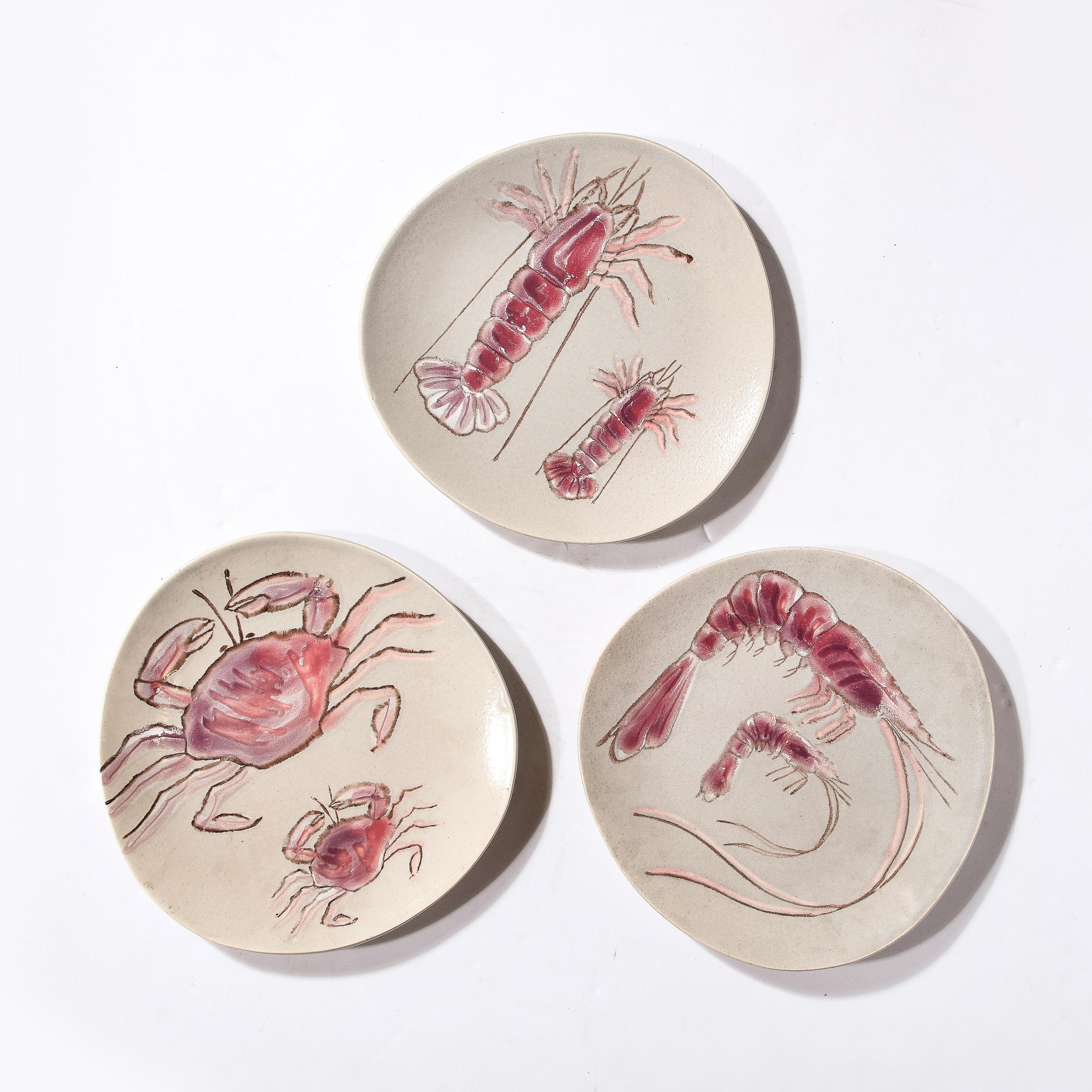 Ensemble de 12 assiettes en céramique du milieu du siècle avec motifs océaniques en mauve de MBFA Pornic en vente 3