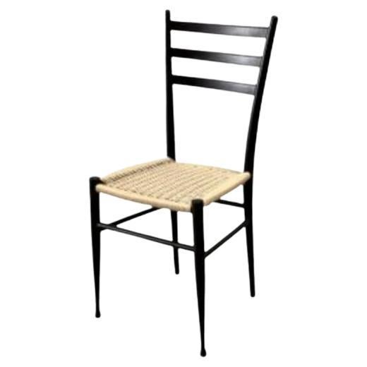 Set di 12 sedie da salotto di metà secolo in legno laccato nero e corda, anni '60 in vendita