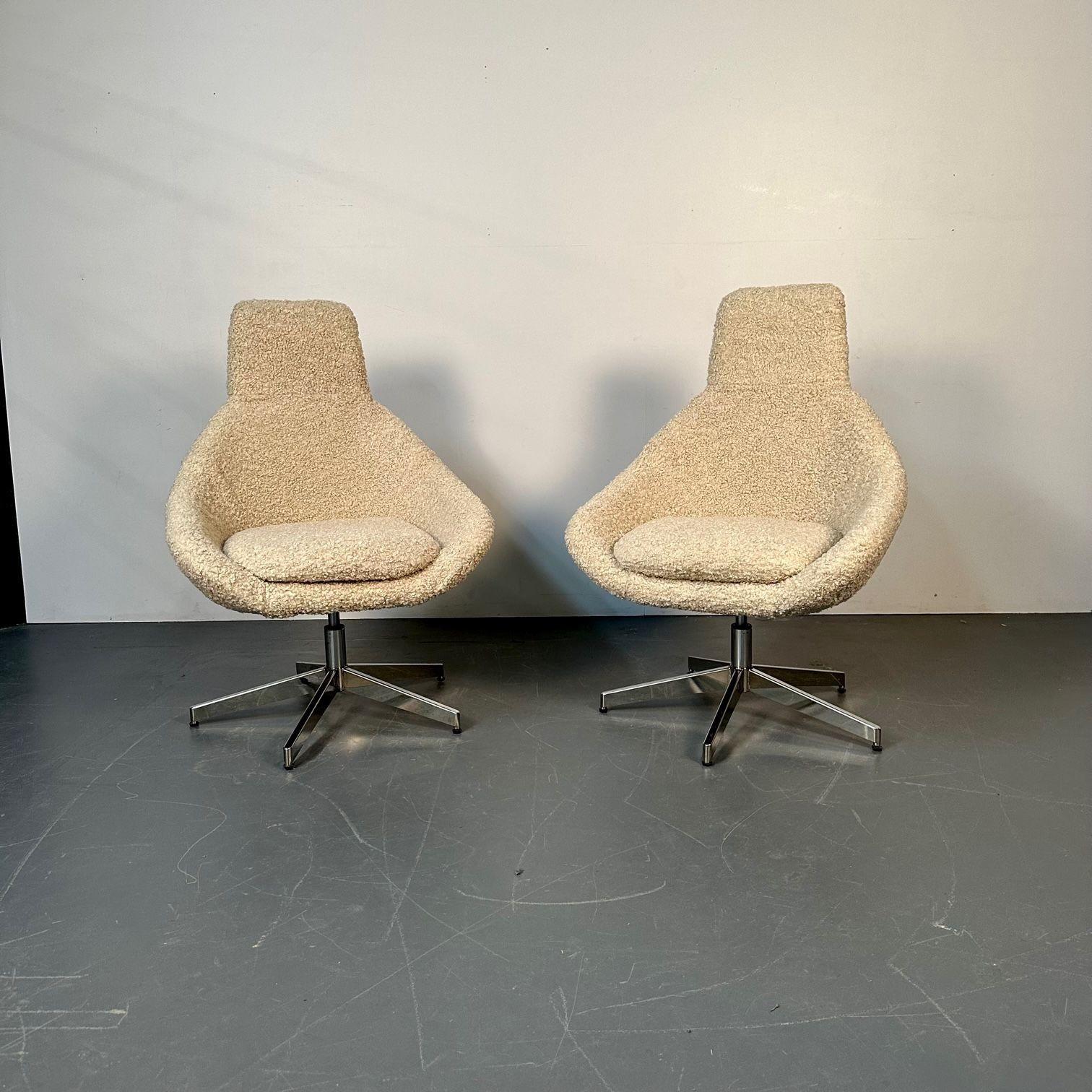 Late 20th Century Set of 12 Mid-Century Modern Office / Swivel / Dining Chairs, White Bouclé