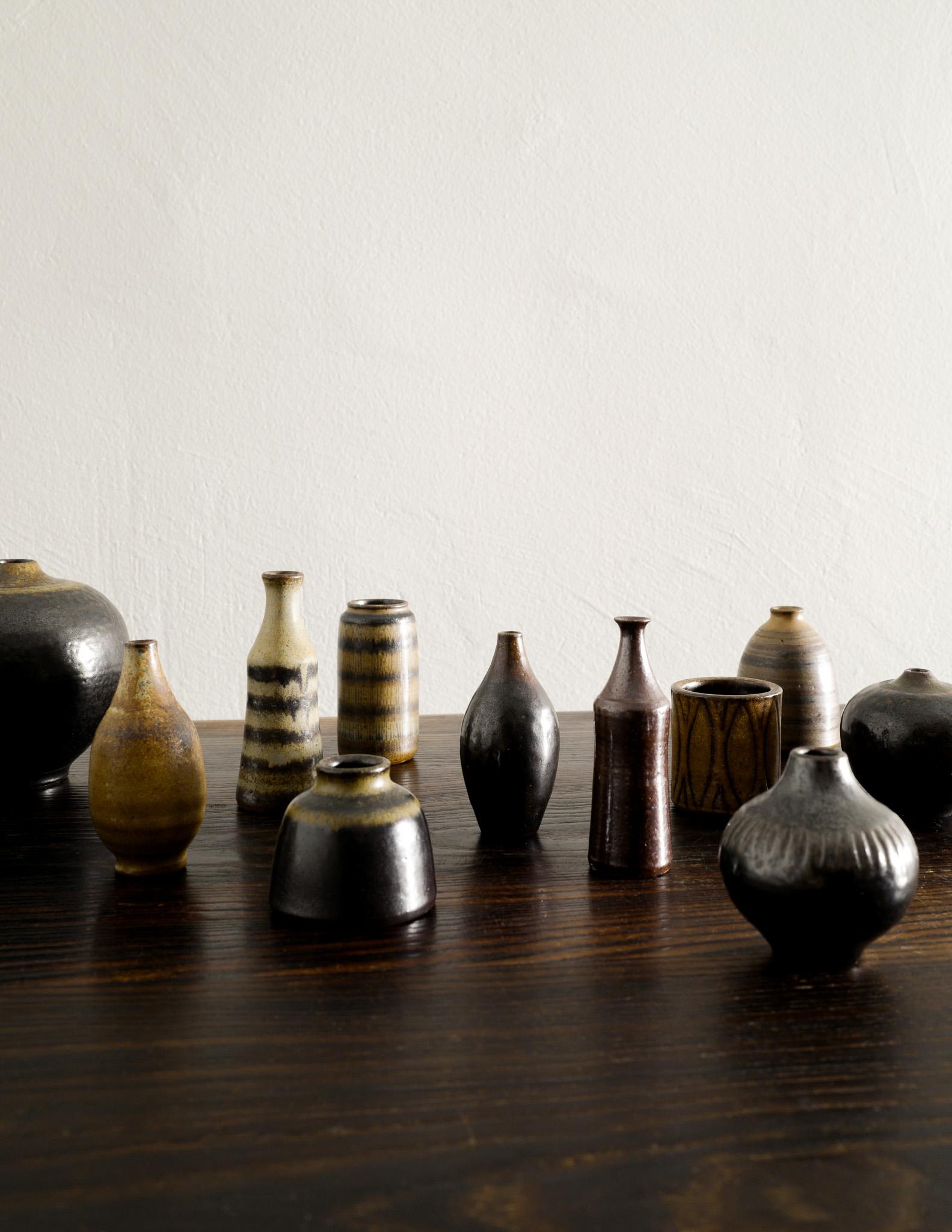 Set of 12 Mid Century Stoneware / Ceramic Vases by Wallåkra Produced in 1940s  In Good Condition For Sale In Stockholm, SE
