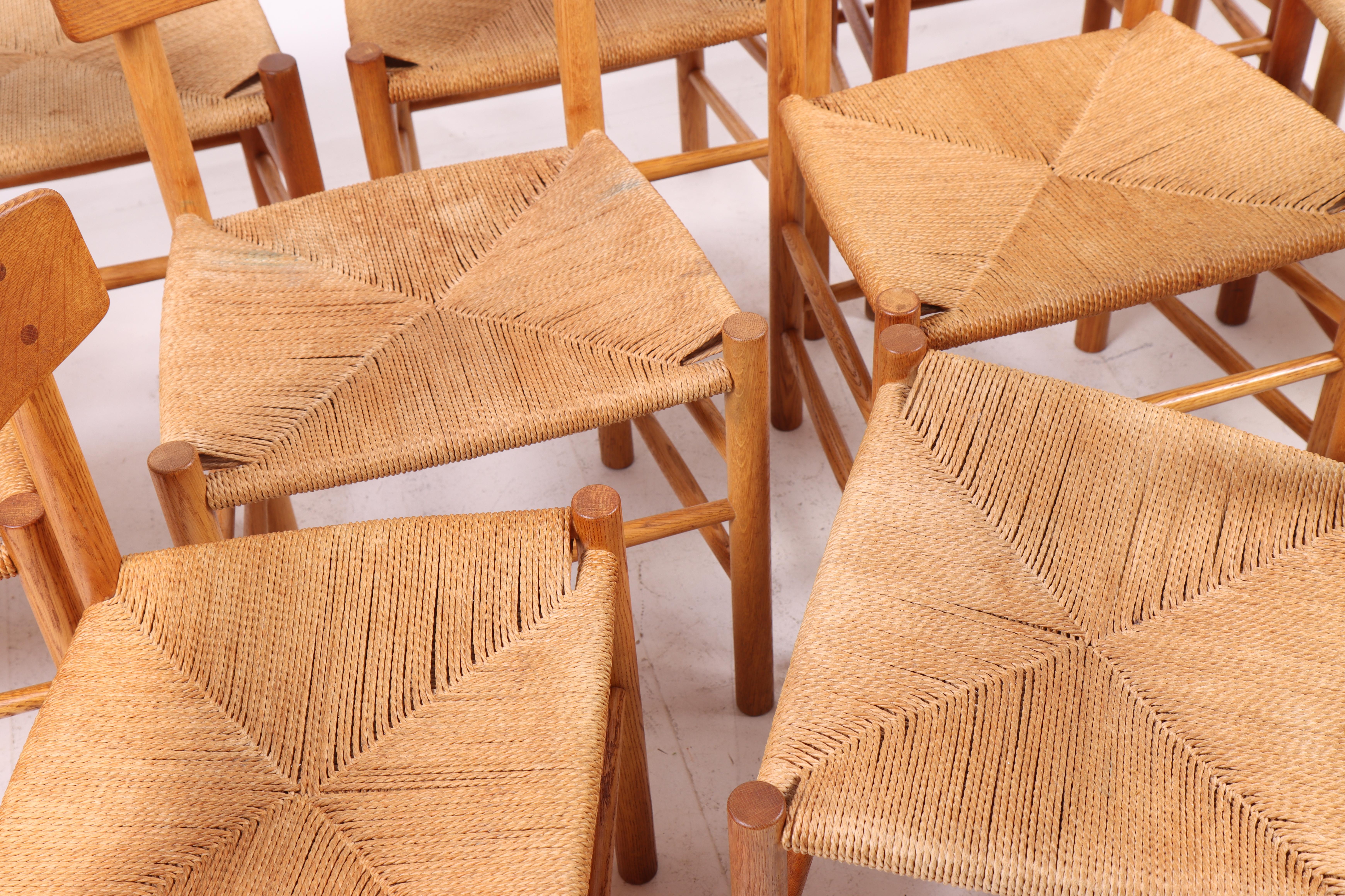 Ensemble de 12 chaises d'appoint du milieu du siècle en Oak et Paper Corde par Børge Mogensen Bon état - En vente à Lejre, DK