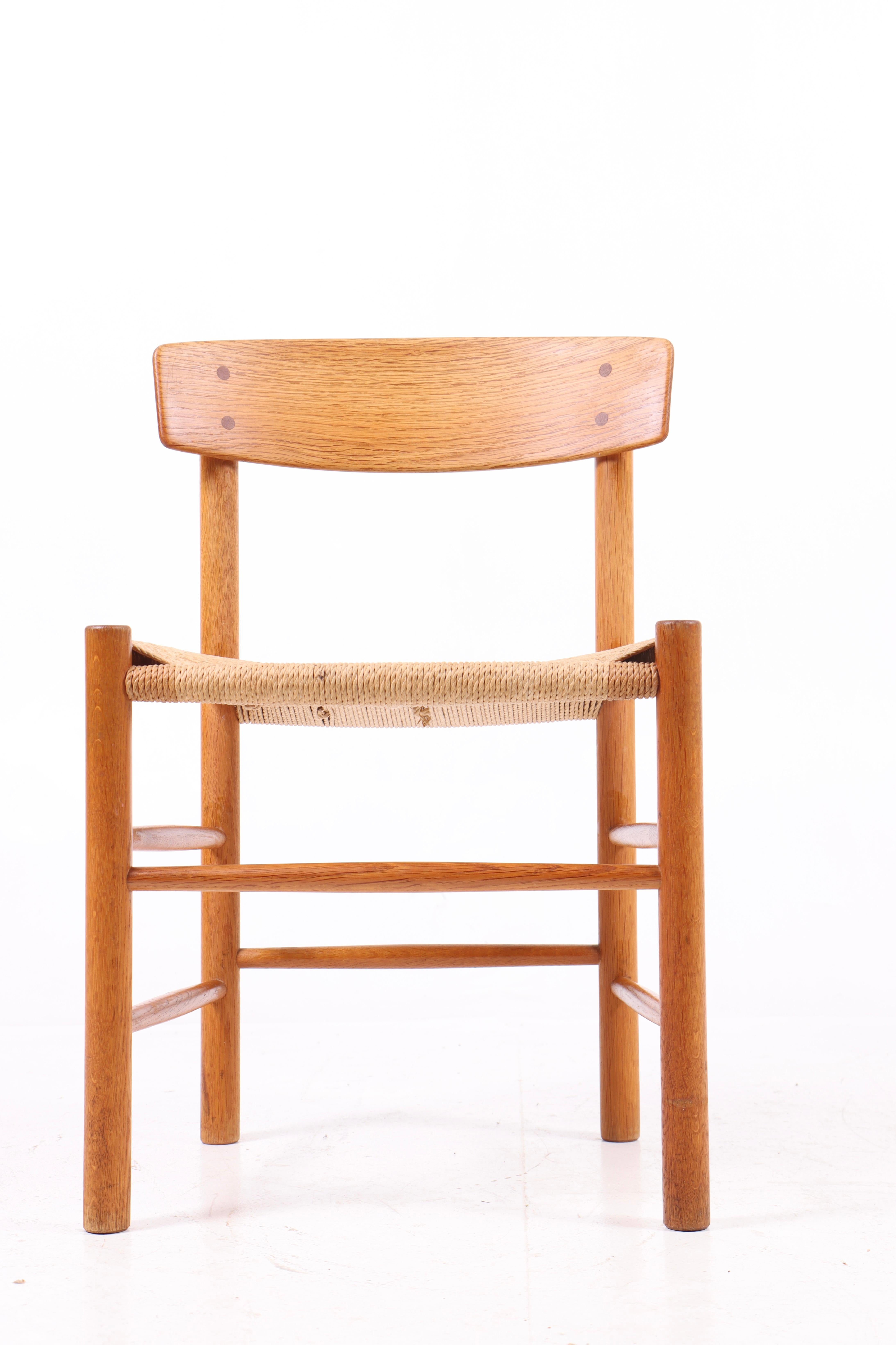 Milieu du XXe siècle Ensemble de 12 chaises d'appoint du milieu du siècle en Oak et Paper Corde par Børge Mogensen en vente