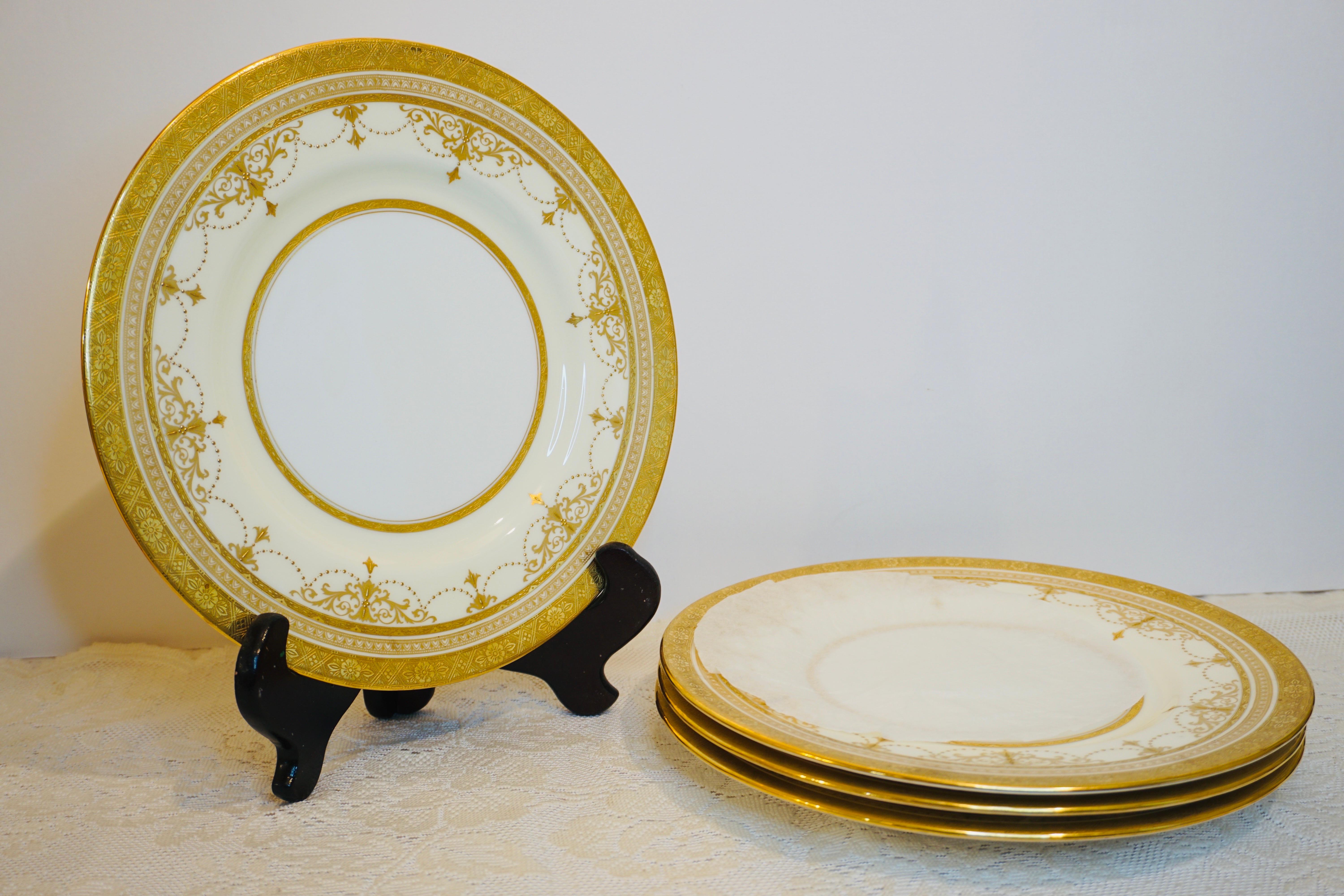 English Set of 11 Minton Dinner Plates with Raised Gold Jeweled Garlands and Gold Border