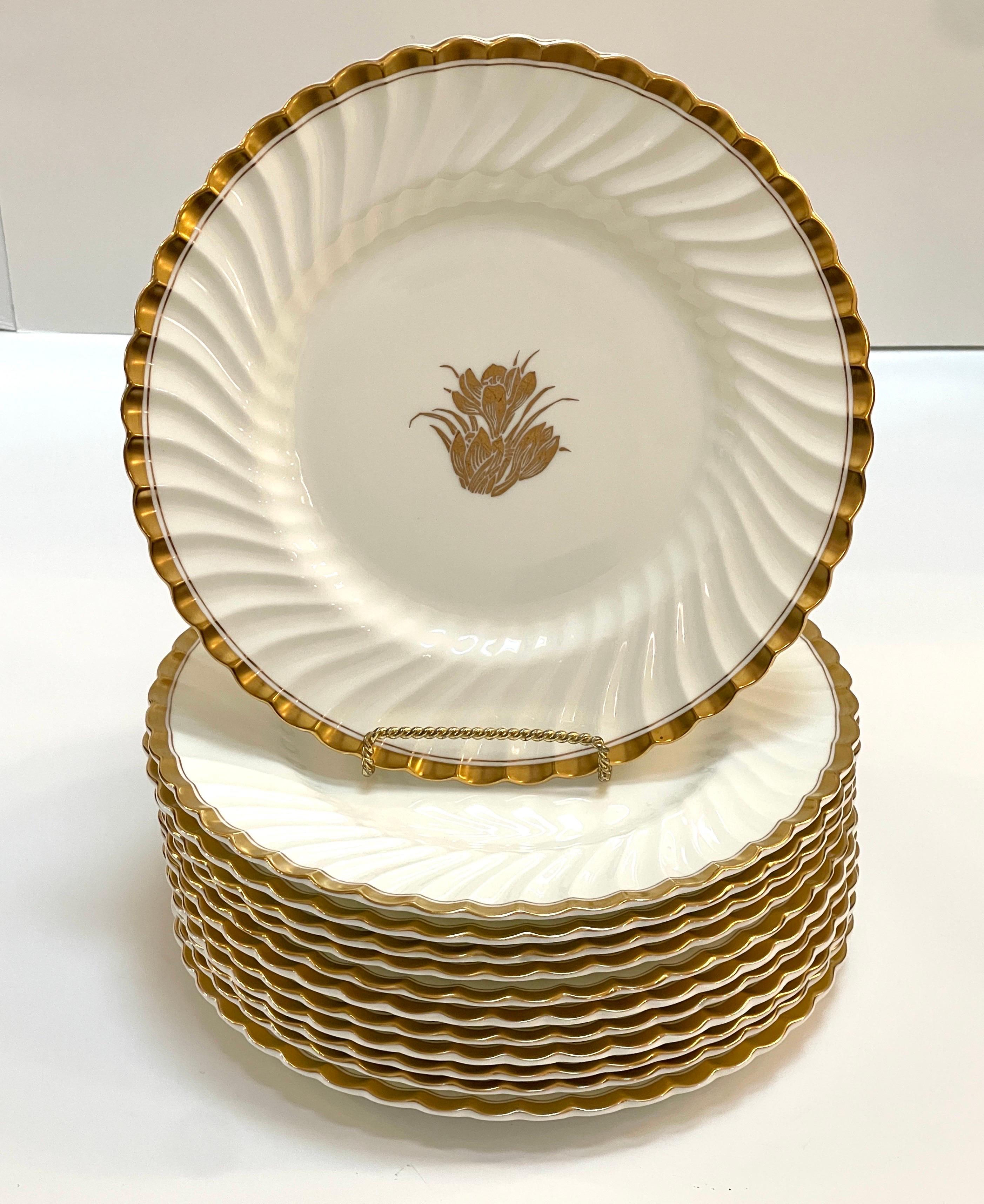 Doré Ensemble de 12 assiettes à dîner Minton 'Gold Crocus', Angleterre, vers 1920 en vente