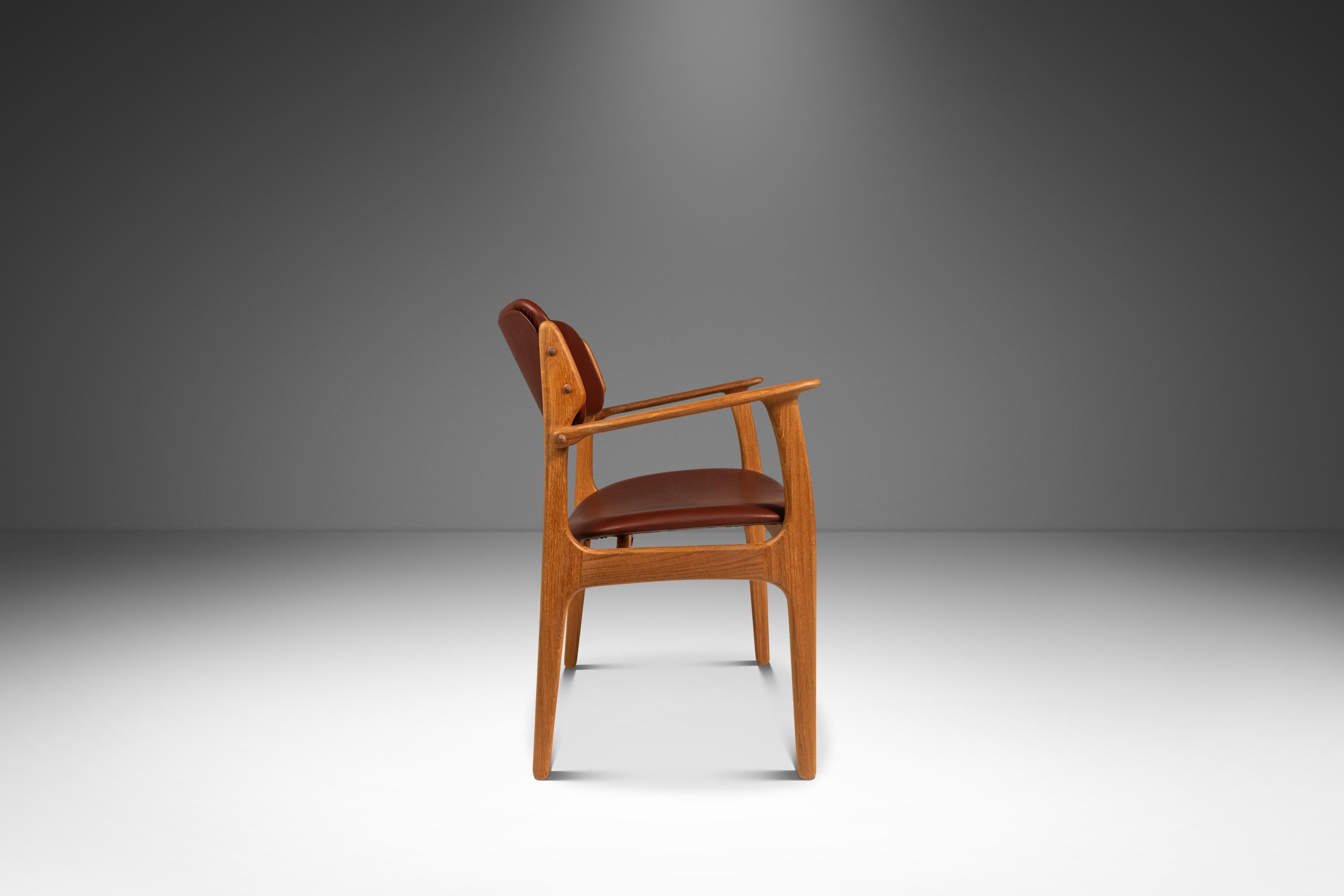 Teck Ensemble de 12 chaises Model No 49 par Erik Buch pour O.D. Møbler, Danemark, c.C. 1960. en vente