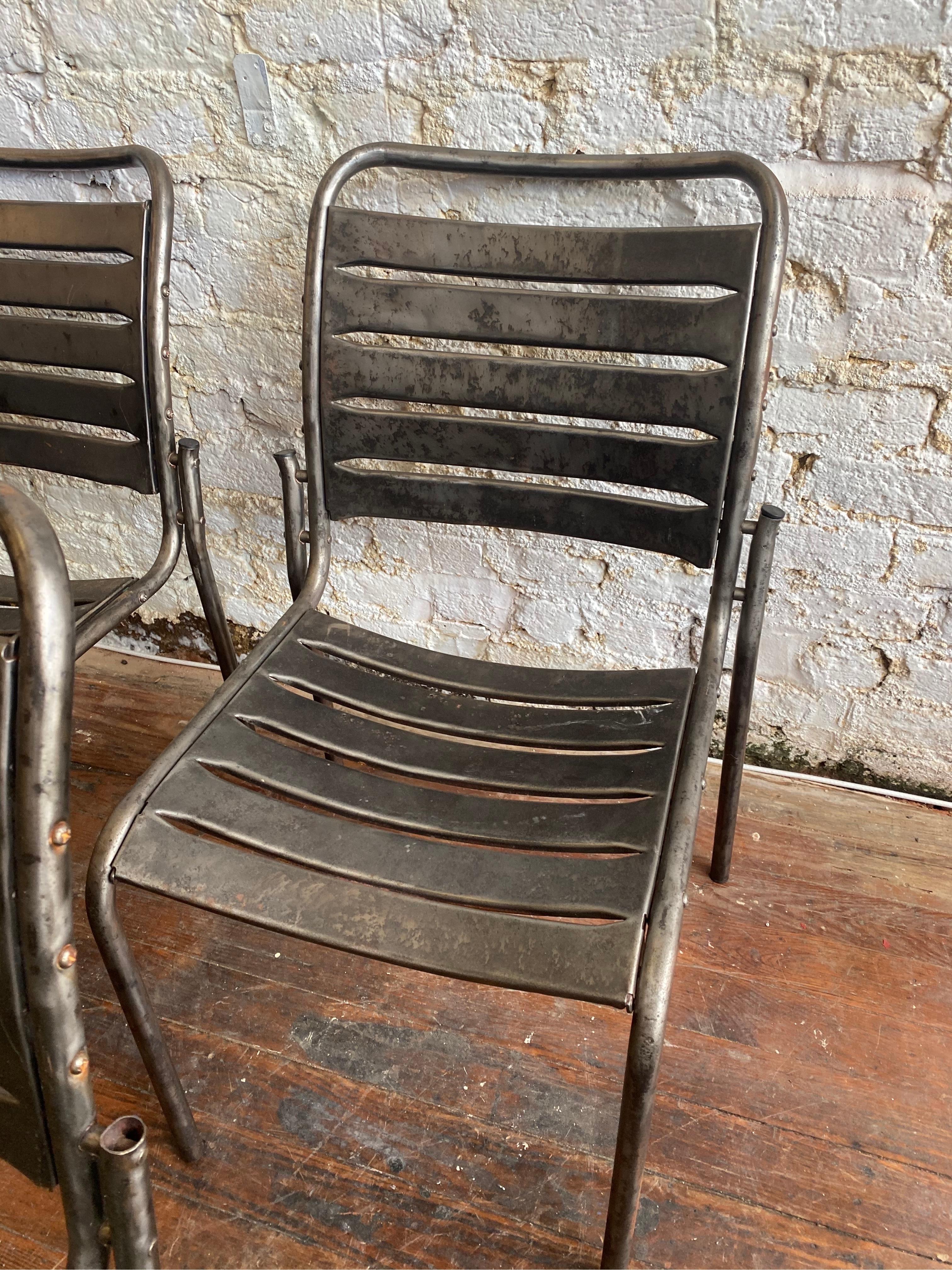 20ième siècle Ensemble de 12 chaises modernes en métal en vente