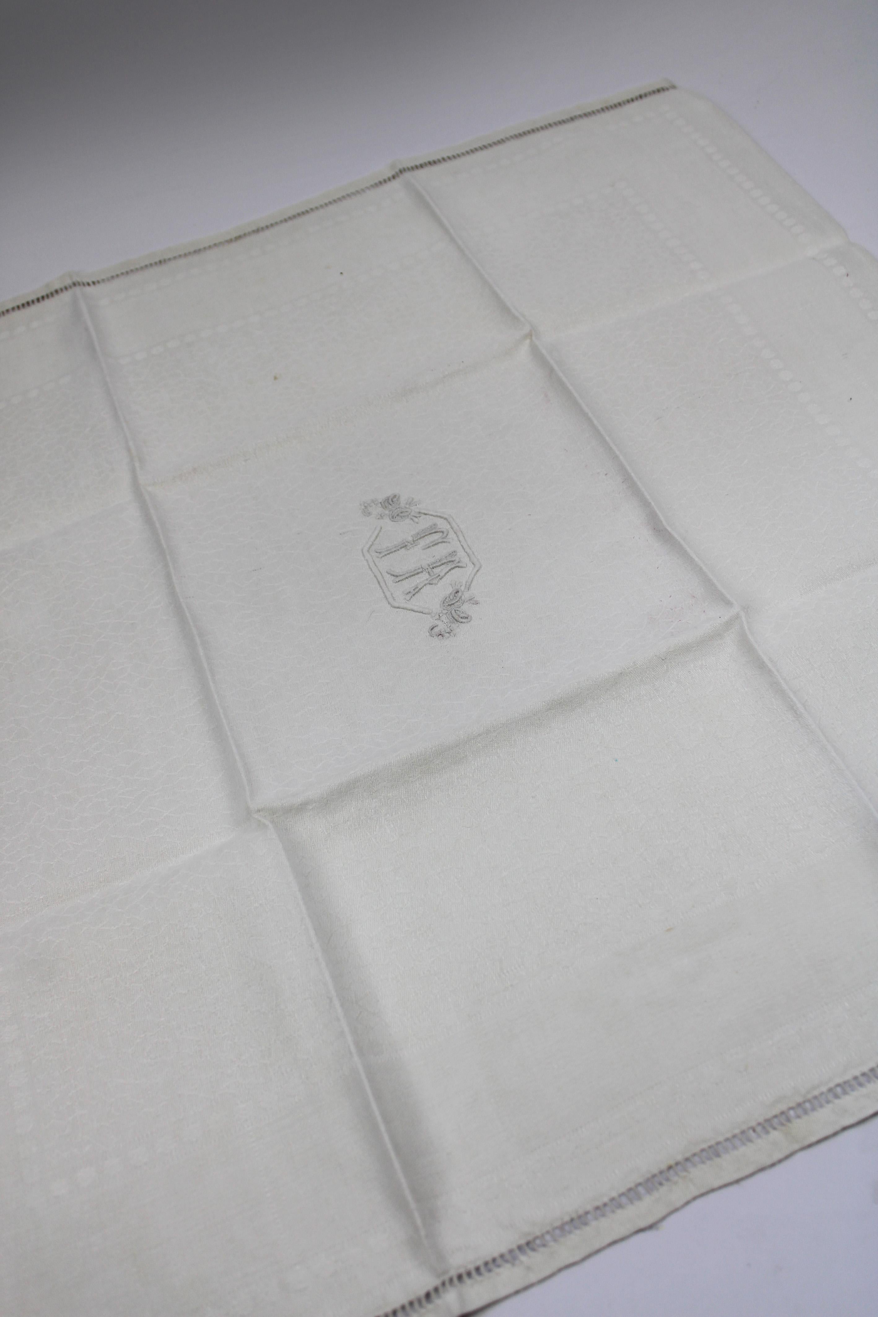 Set of 12 Monogramed Large Cream Colored Belgian Linen Table Napkins Belgium For Sale 4