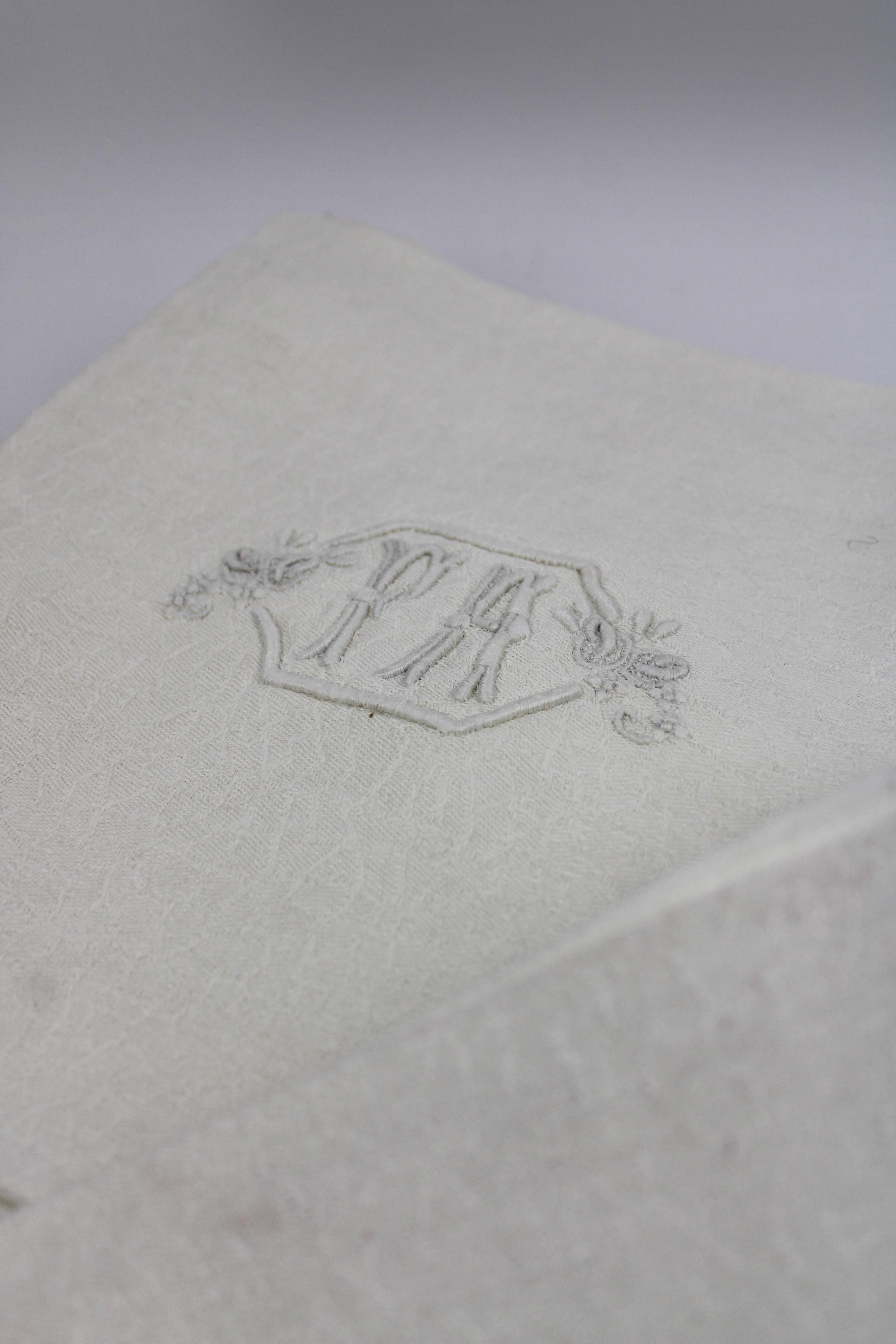 20th Century Set of 12 Monogramed Large Cream Colored Belgian Linen Table Napkins Belgium For Sale