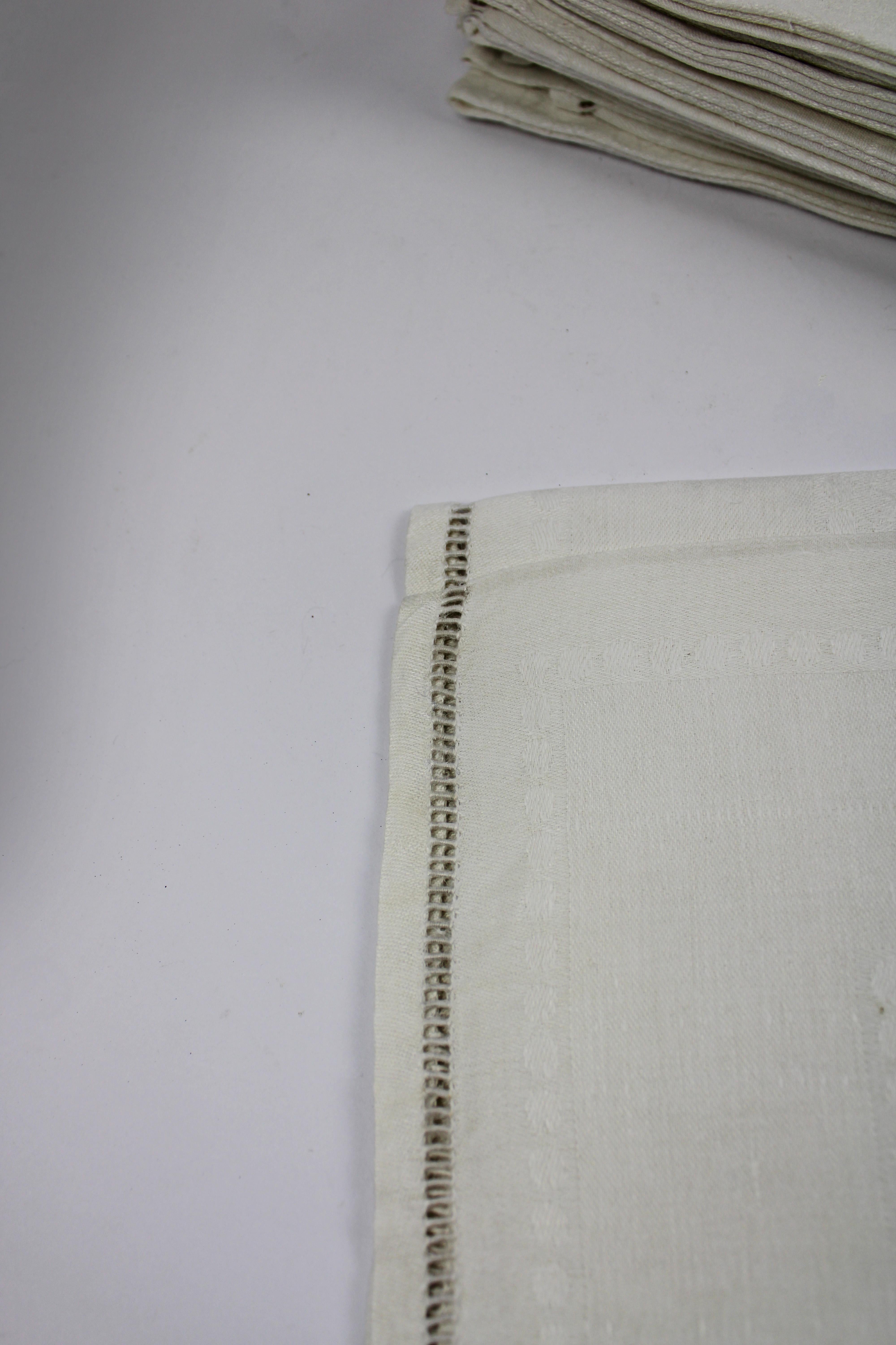 Set of 12 Monogramed Large Cream Colored Belgian Linen Table Napkins Belgium For Sale 3