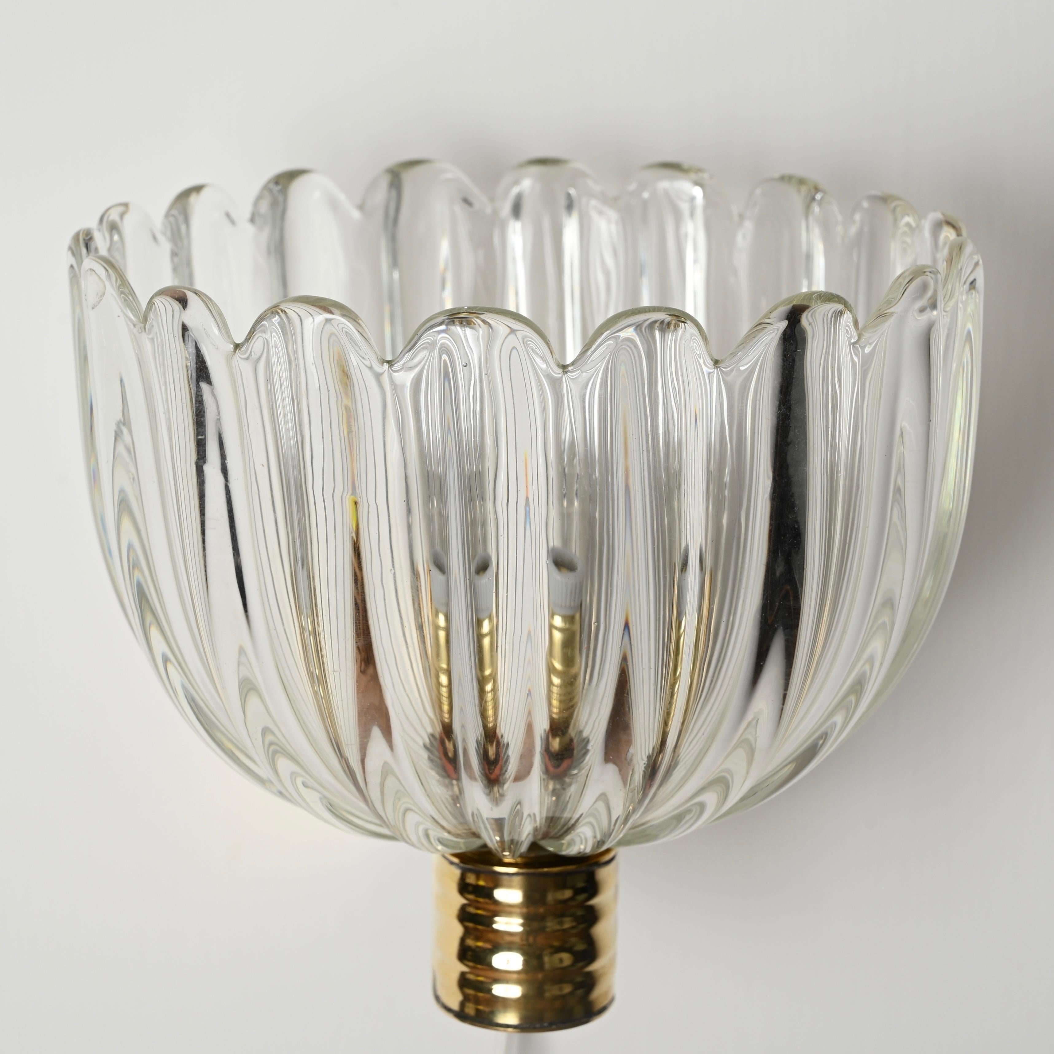 Juego de 12 candelabros florales de cristal de Murano y latón, de Barovier, Italia Años 40 Hecho a mano en venta