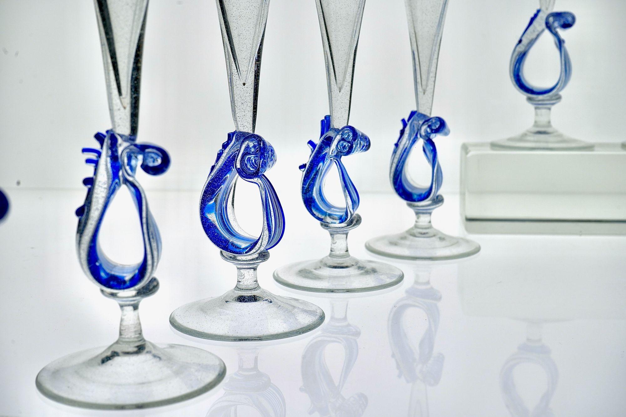 Set of 12 Murano Glass flutes with wave sculptural element by Cenedese For Sale 4