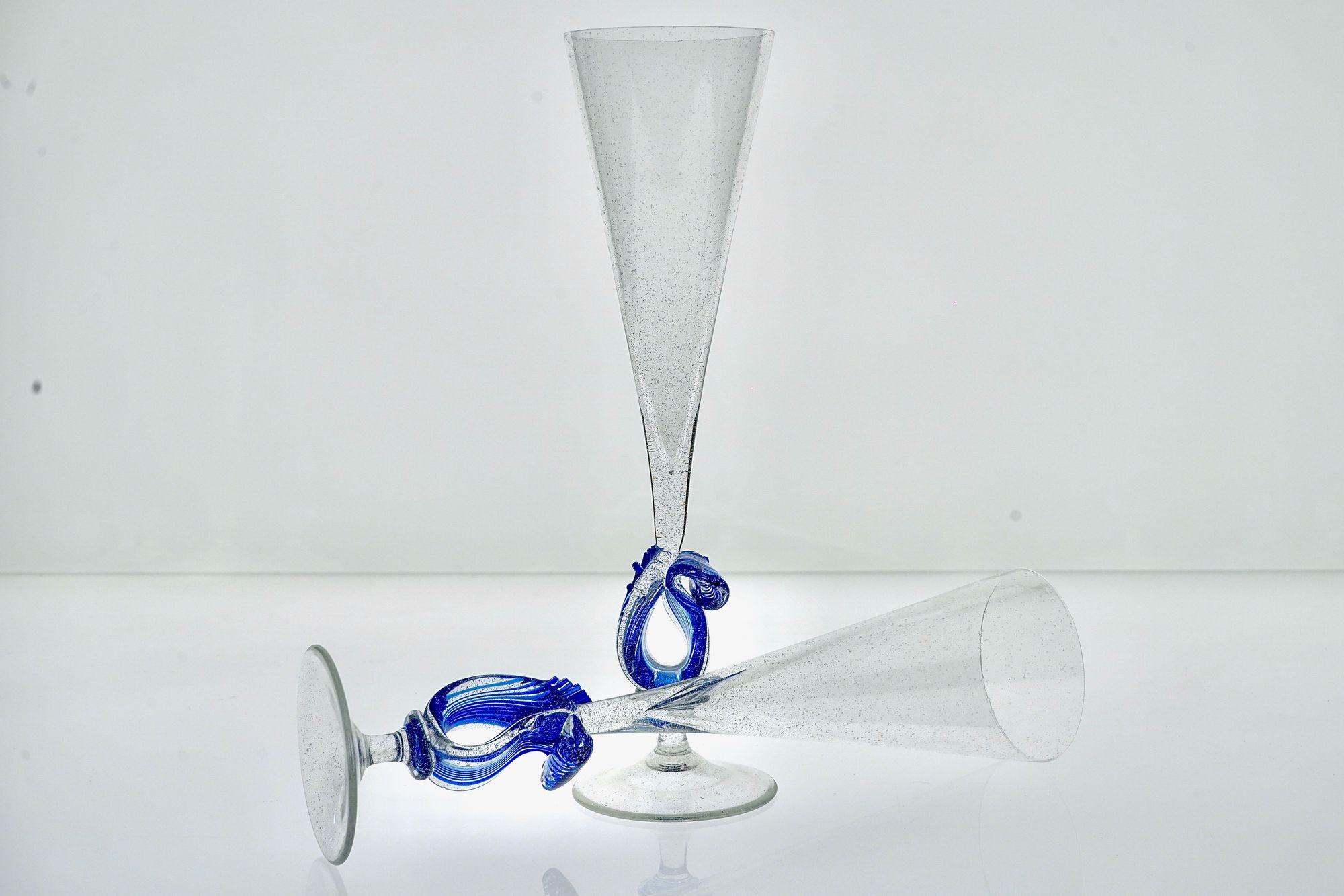 Set of 12 Murano Glass flutes with wave sculptural element by Cenedese For Sale 8