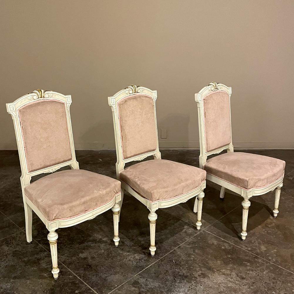 XIXe siècle Ensemble de 12 chaises de salle à manger peintes d'époque Napoléon III en vente