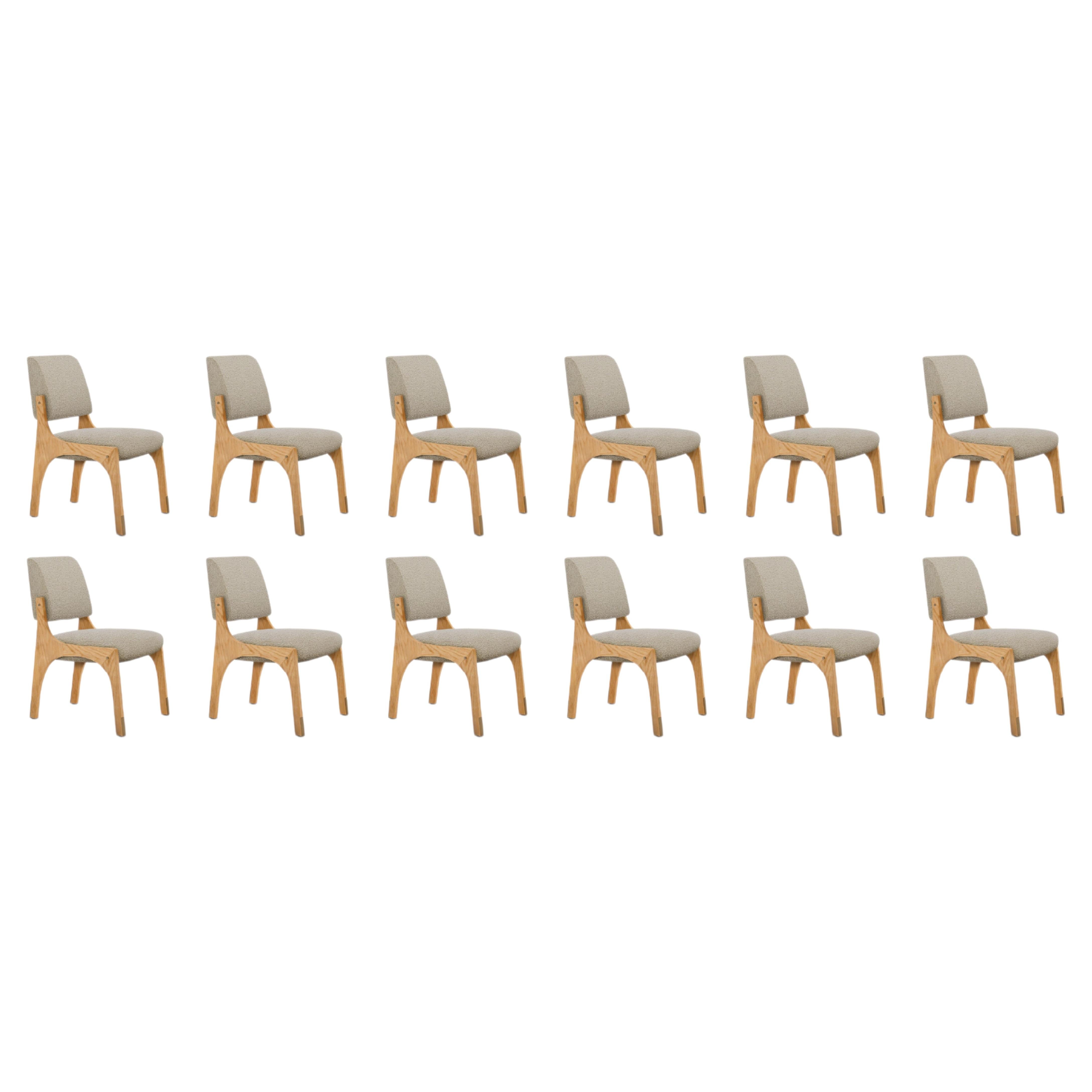 12 armlehnenlose eiche bouclé stühle Arches II von InsidherLand im Angebot