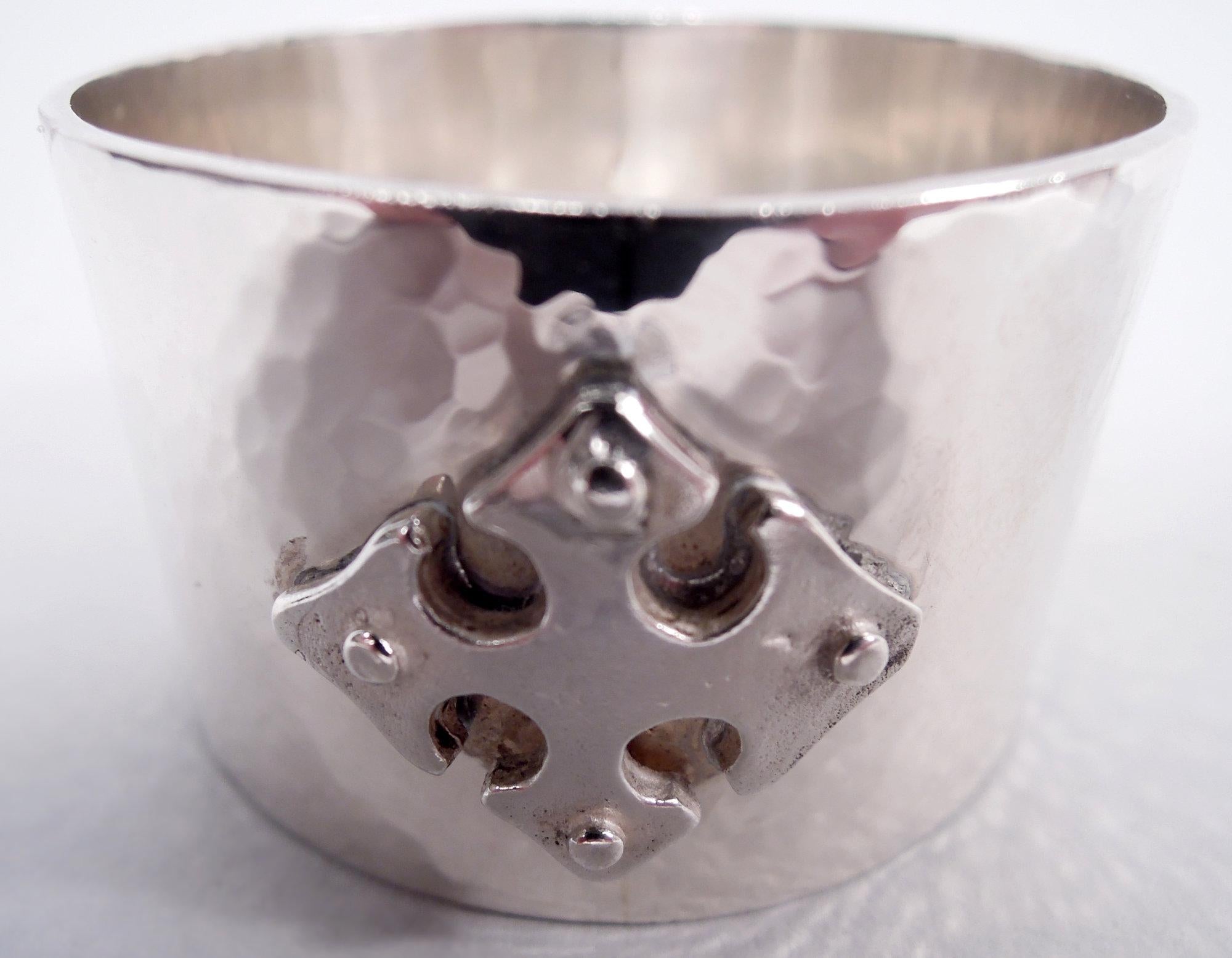 Néo-gothique Set of 12 Old Newbury Crafters Crusader Gothic Craftsman Napkin Rings en vente