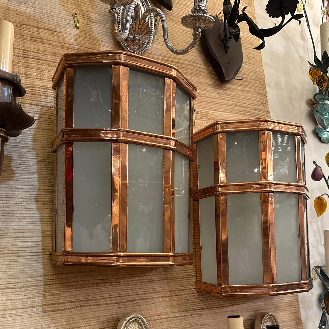 Lot de 12 lanternes d'extérieur en cuivre. Vendu par paire en vente 1