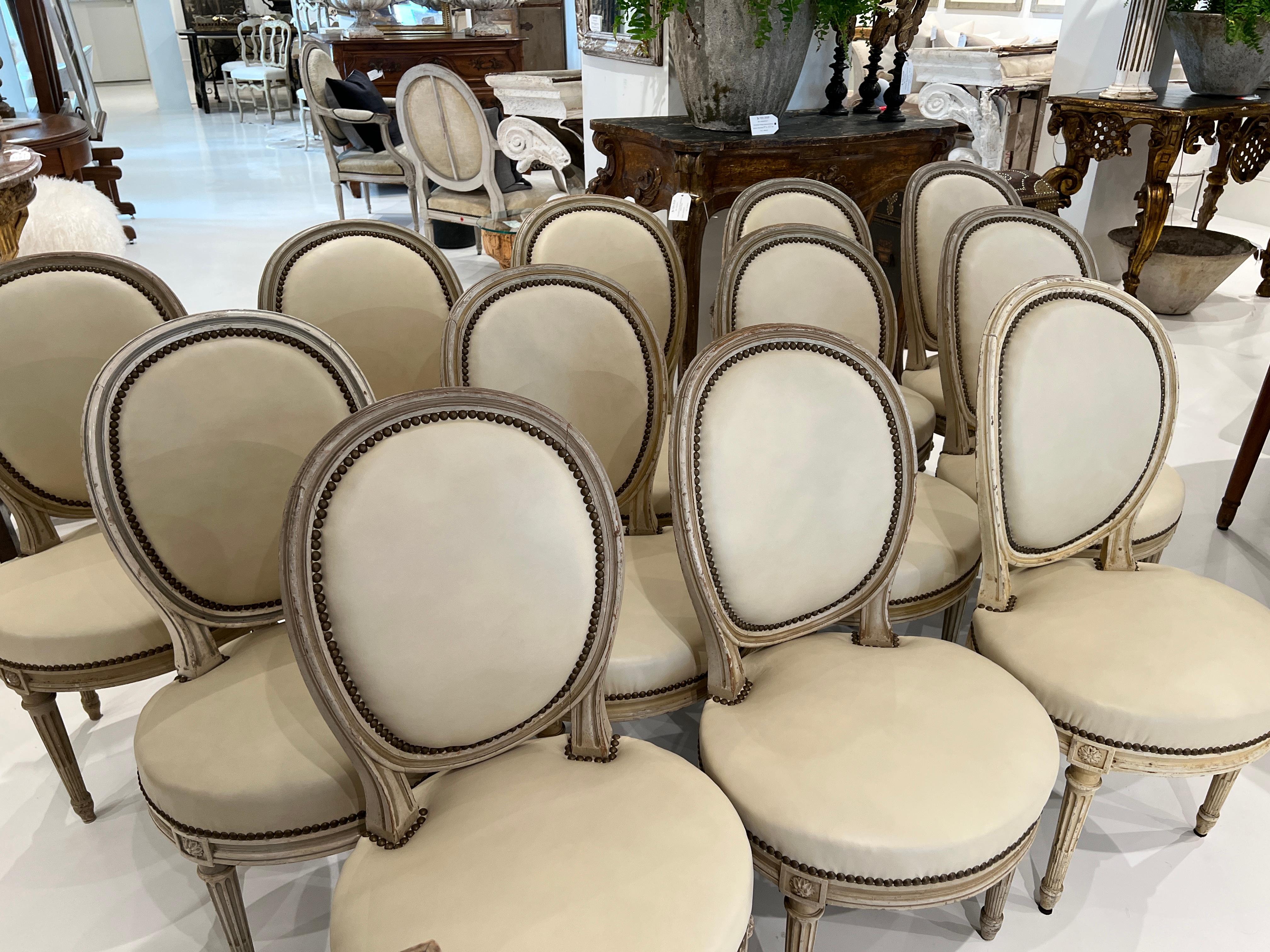 Set of 12 Oval Back Chairs with Leather 5