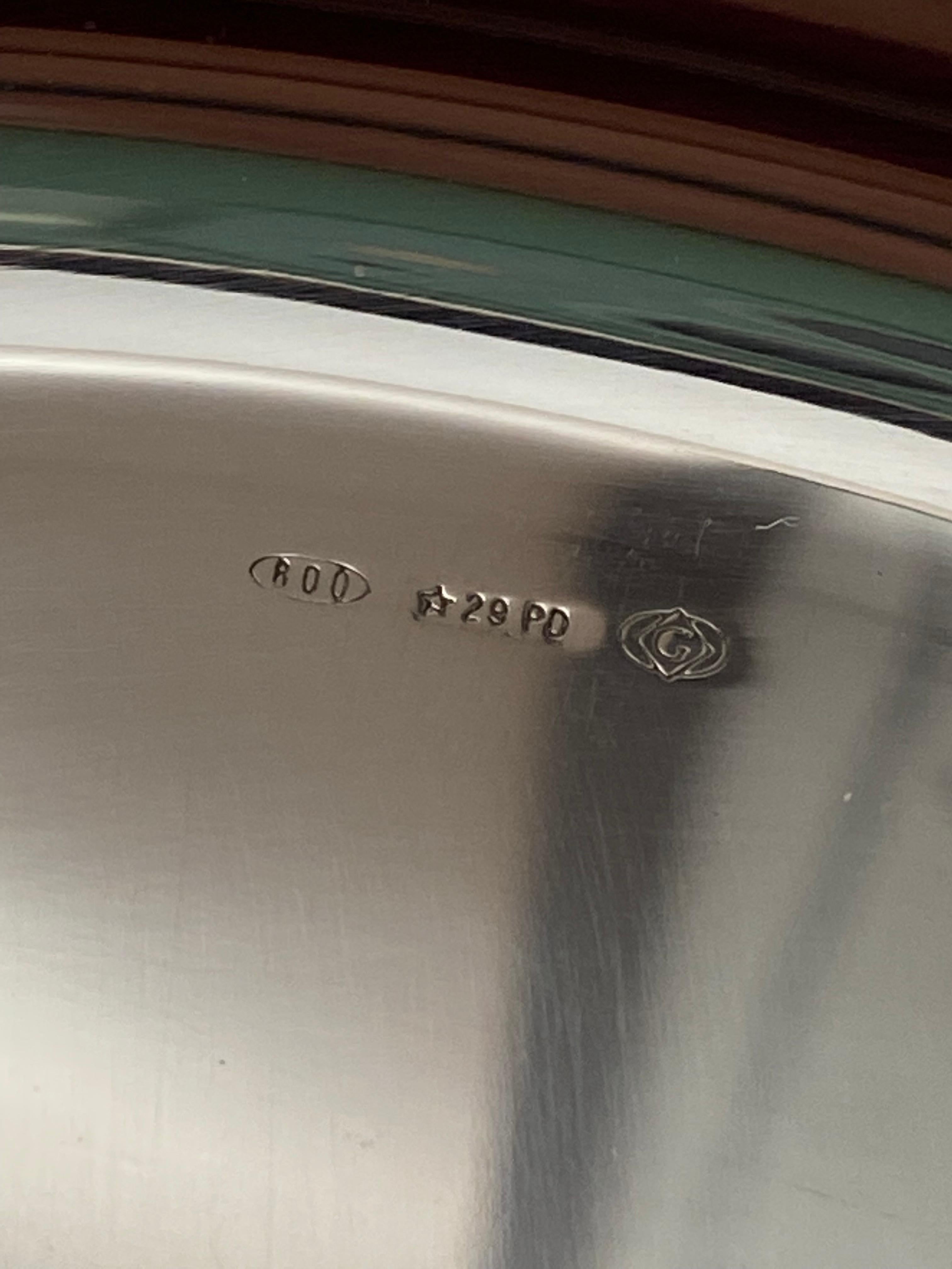 Set of 12 placemats in 800 silver, Italian production, Greggio di Padova silverware. Each has a diameter of 28 cm and weighs 426 grams. The weight of the entire set is 5112 grams.
Produced by the silversmith 