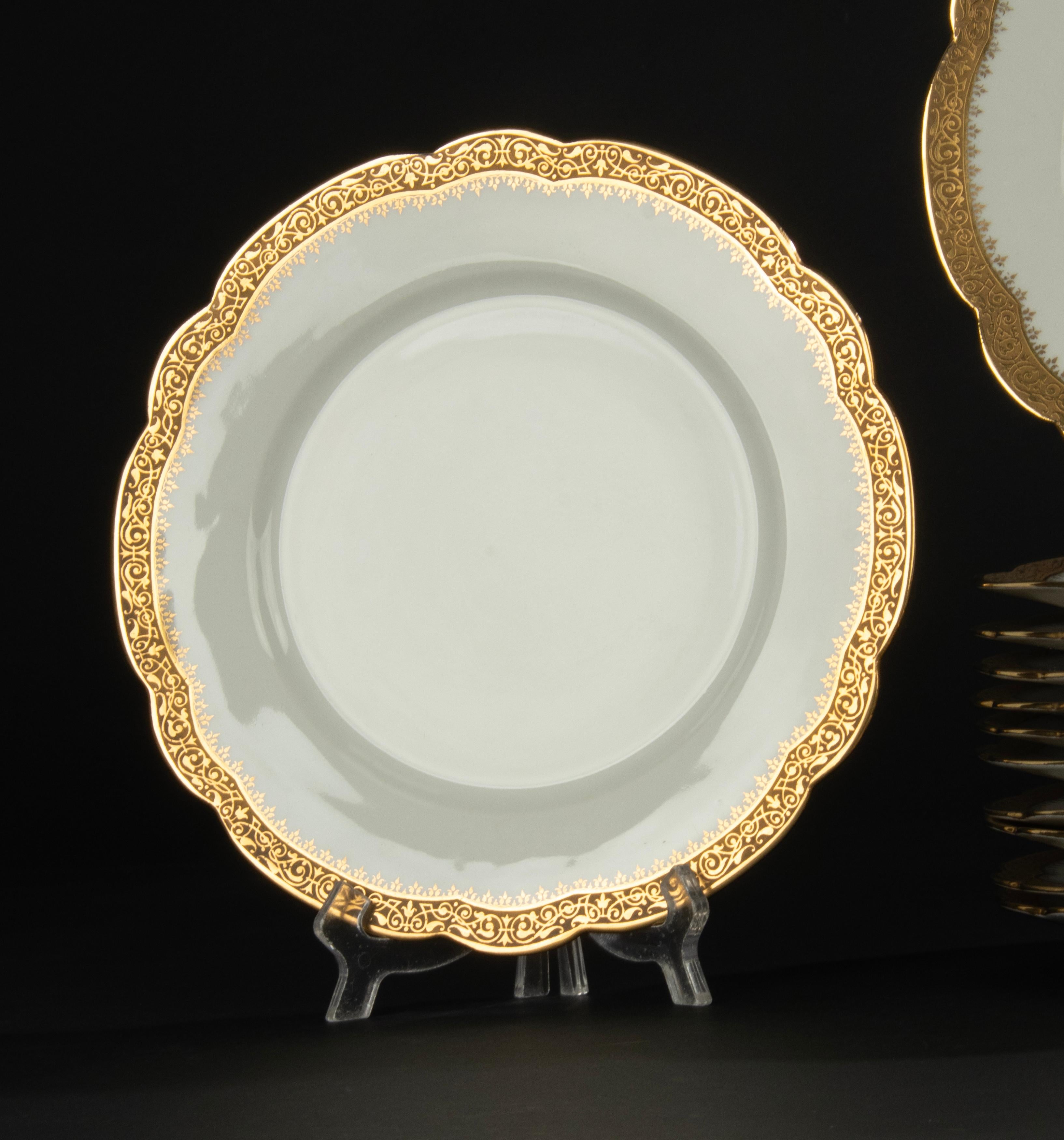 Set of 12 Porcelain Dinner Plates - Limoges - A. Taillardat Paris  For Sale 1