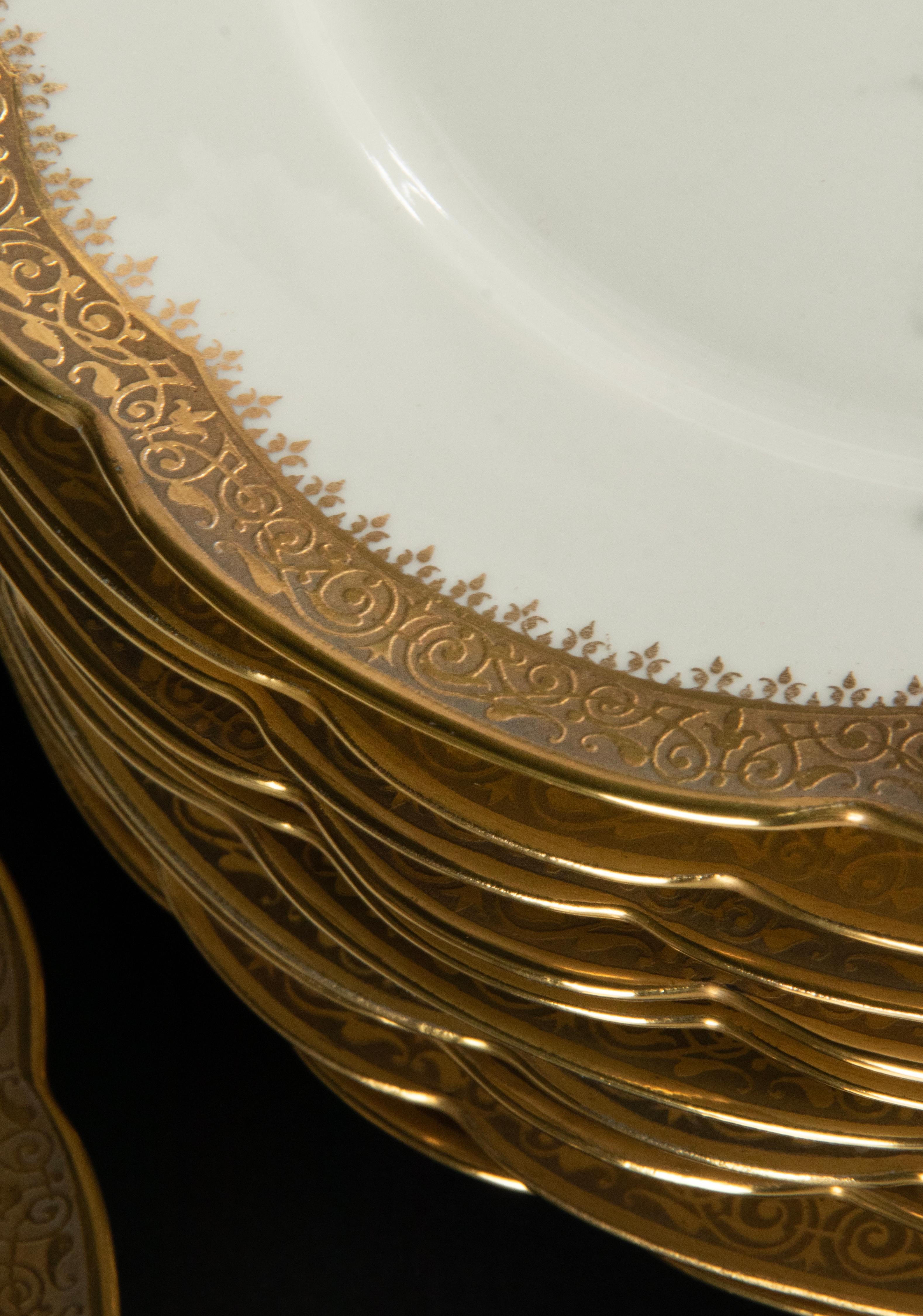 Set of 12 Porcelain Dinner Plates - Limoges - A. Taillardat Paris  For Sale 3