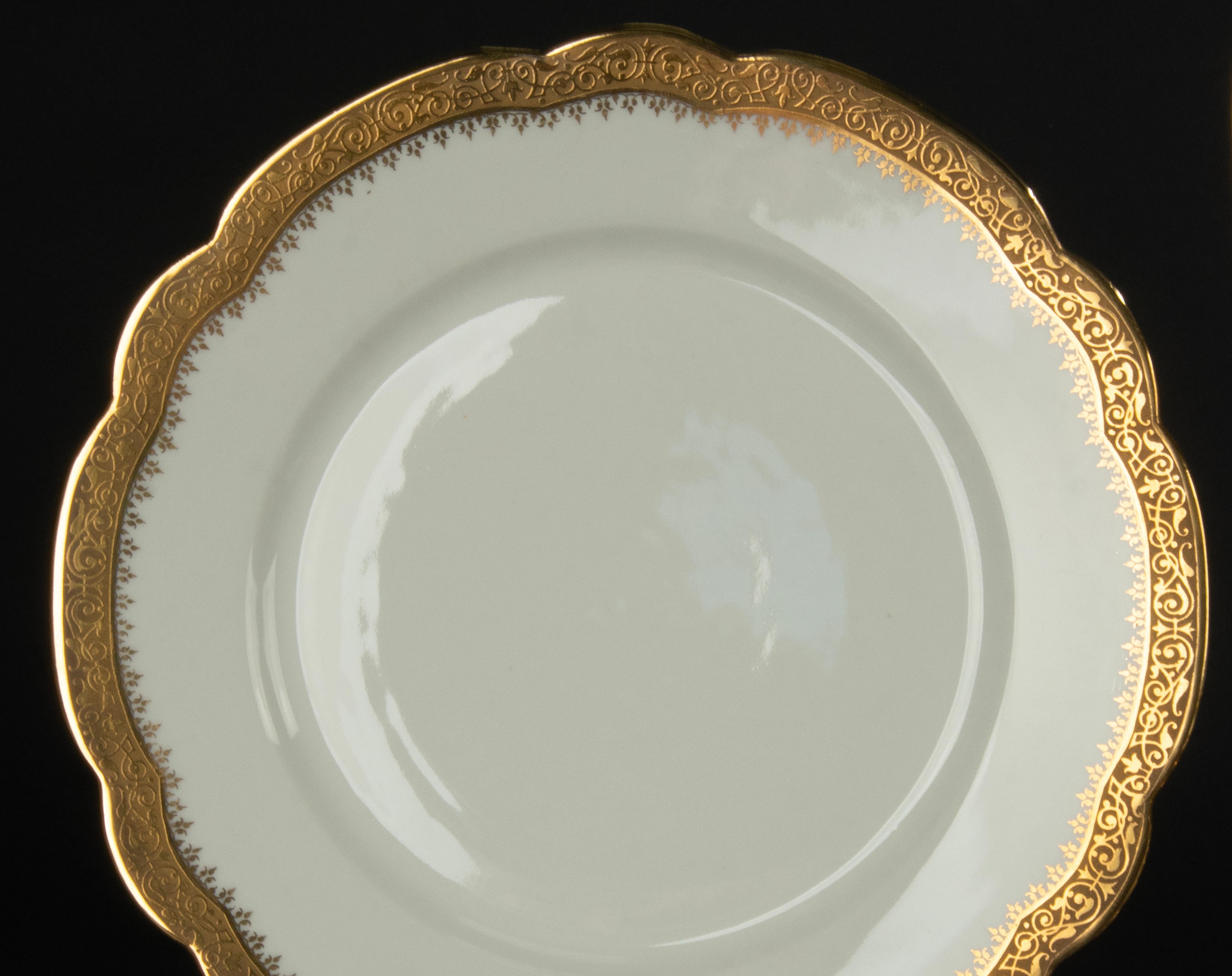 Set of 12 Porcelain Dinner Plates - Limoges - A. Taillardat Paris  For Sale 4