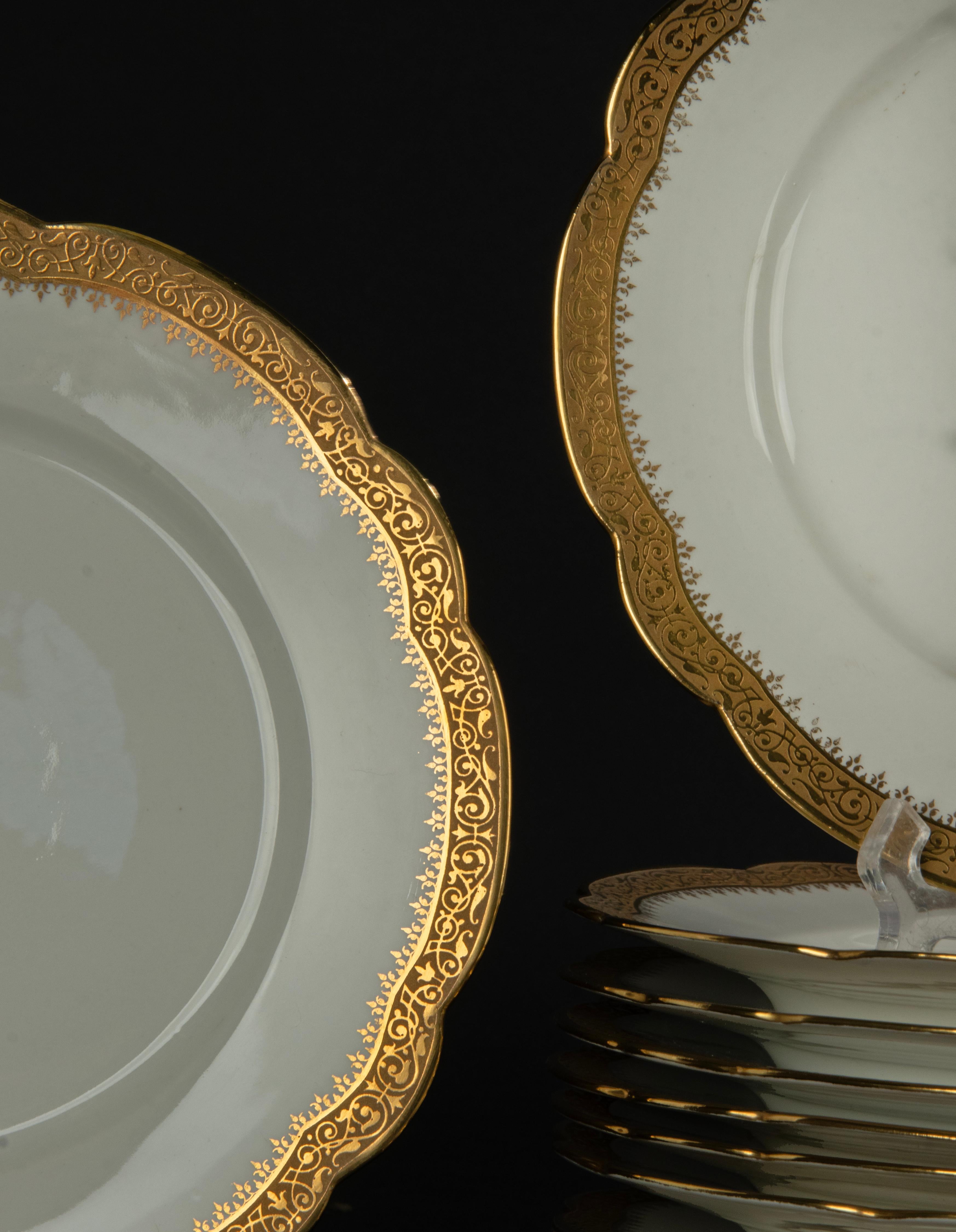 Set of 12 Porcelain Dinner Plates - Limoges - A. Taillardat Paris  For Sale 5