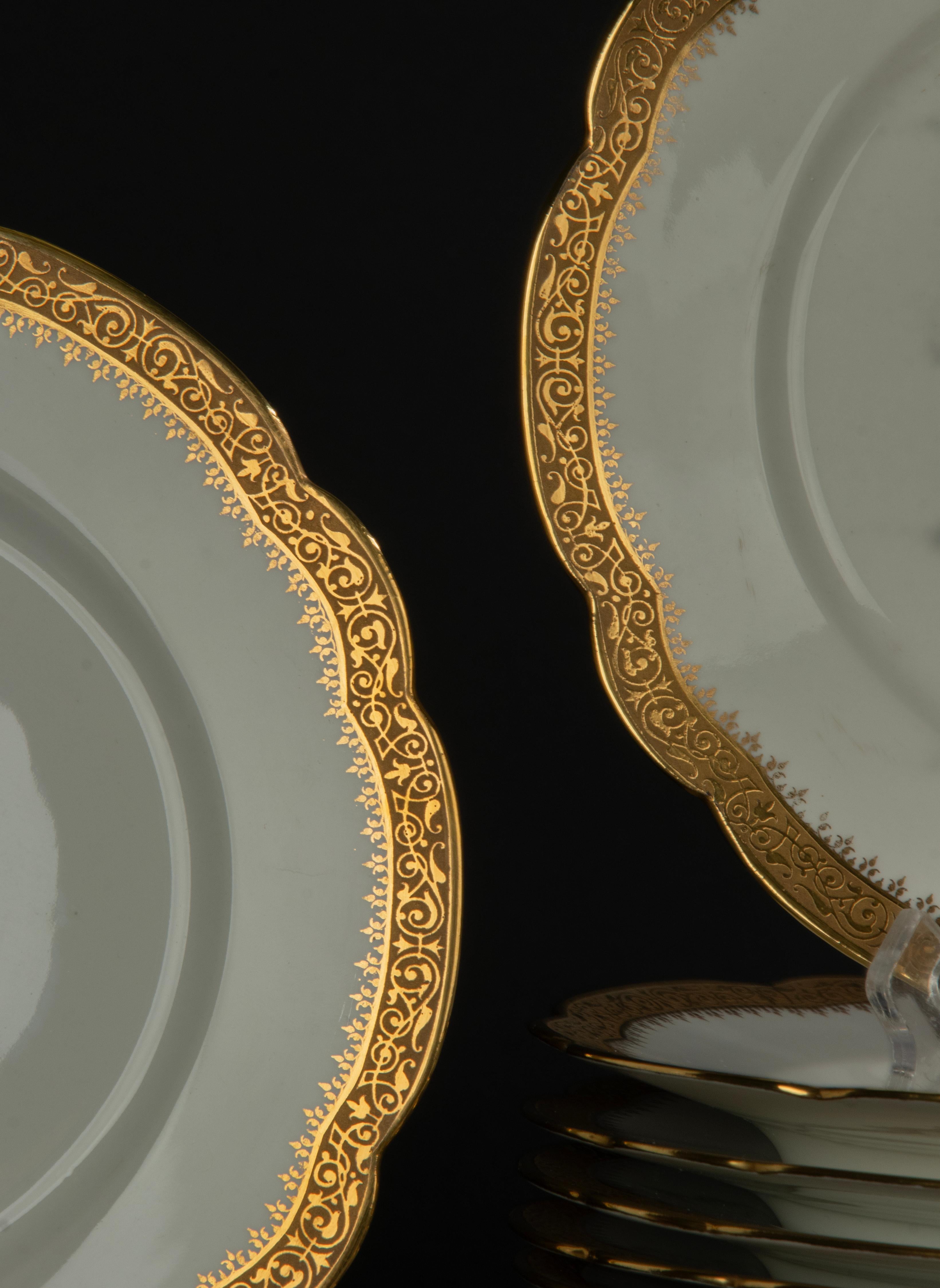 Set of 12 Porcelain Dinner Plates - Limoges - A. Taillardat Paris  For Sale 7