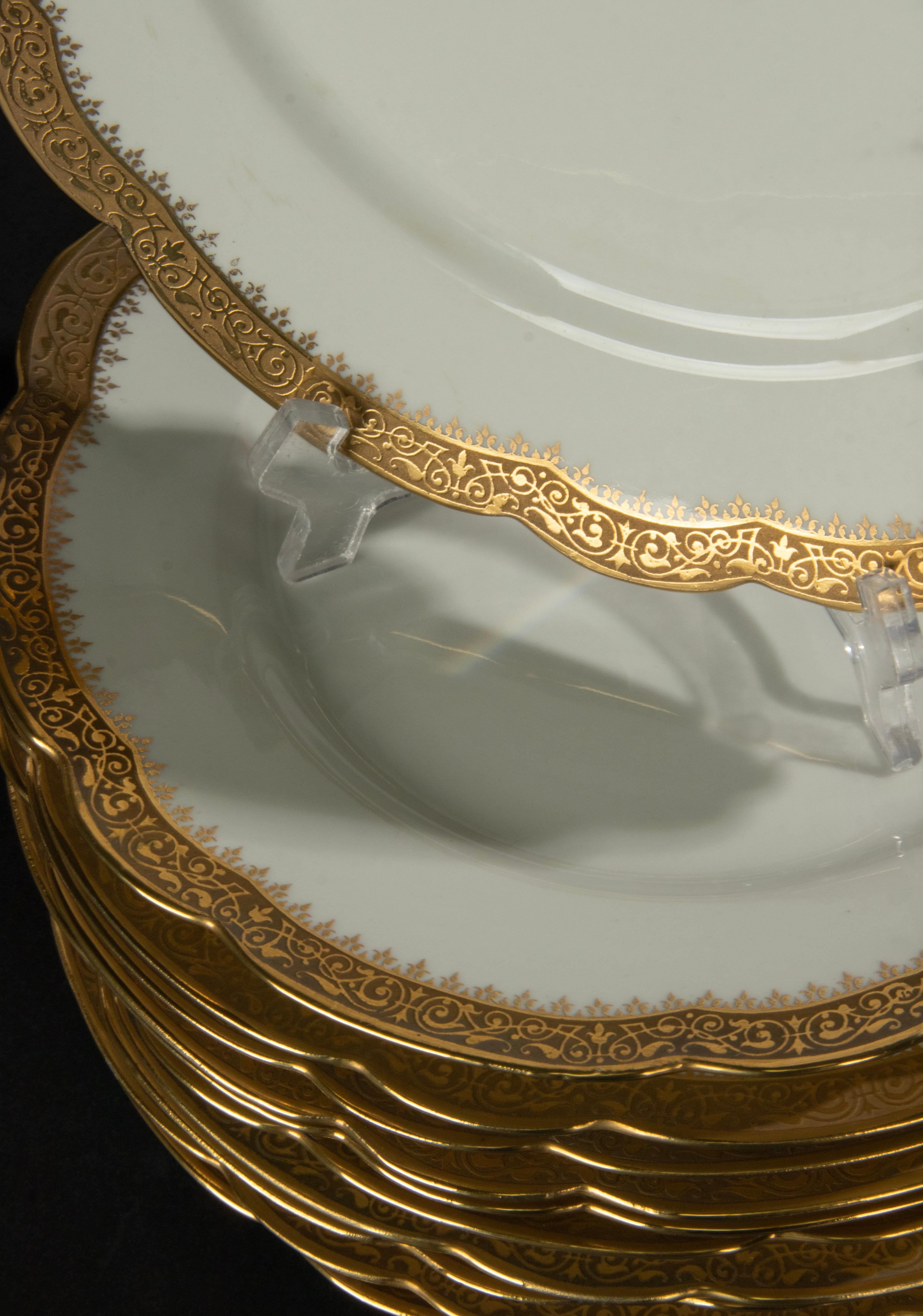 Belle Époque Set of 12 Porcelain Dinner Plates - Limoges - A. Taillardat Paris  For Sale