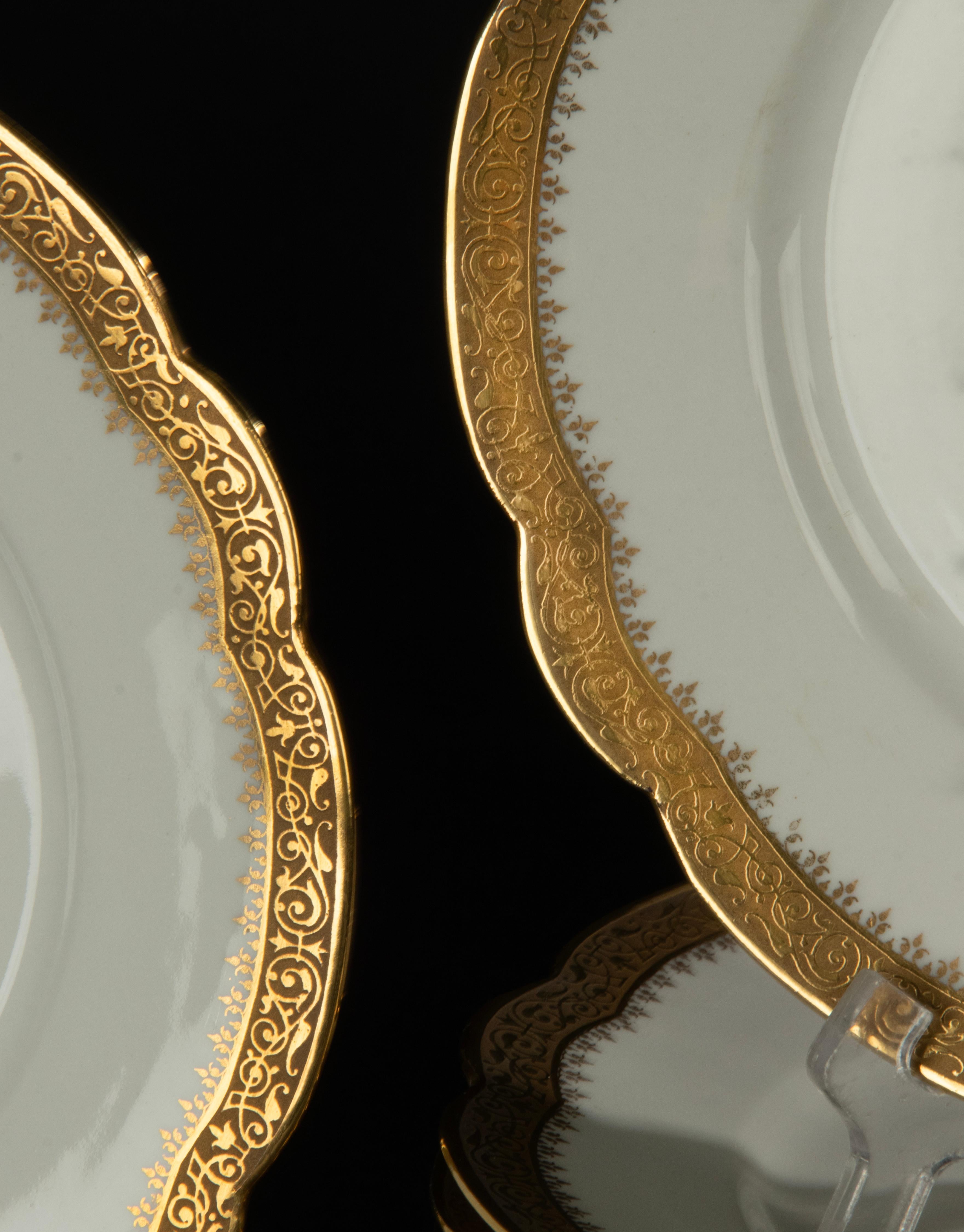 French Set of 12 Porcelain Dinner Plates - Limoges - A. Taillardat Paris  For Sale