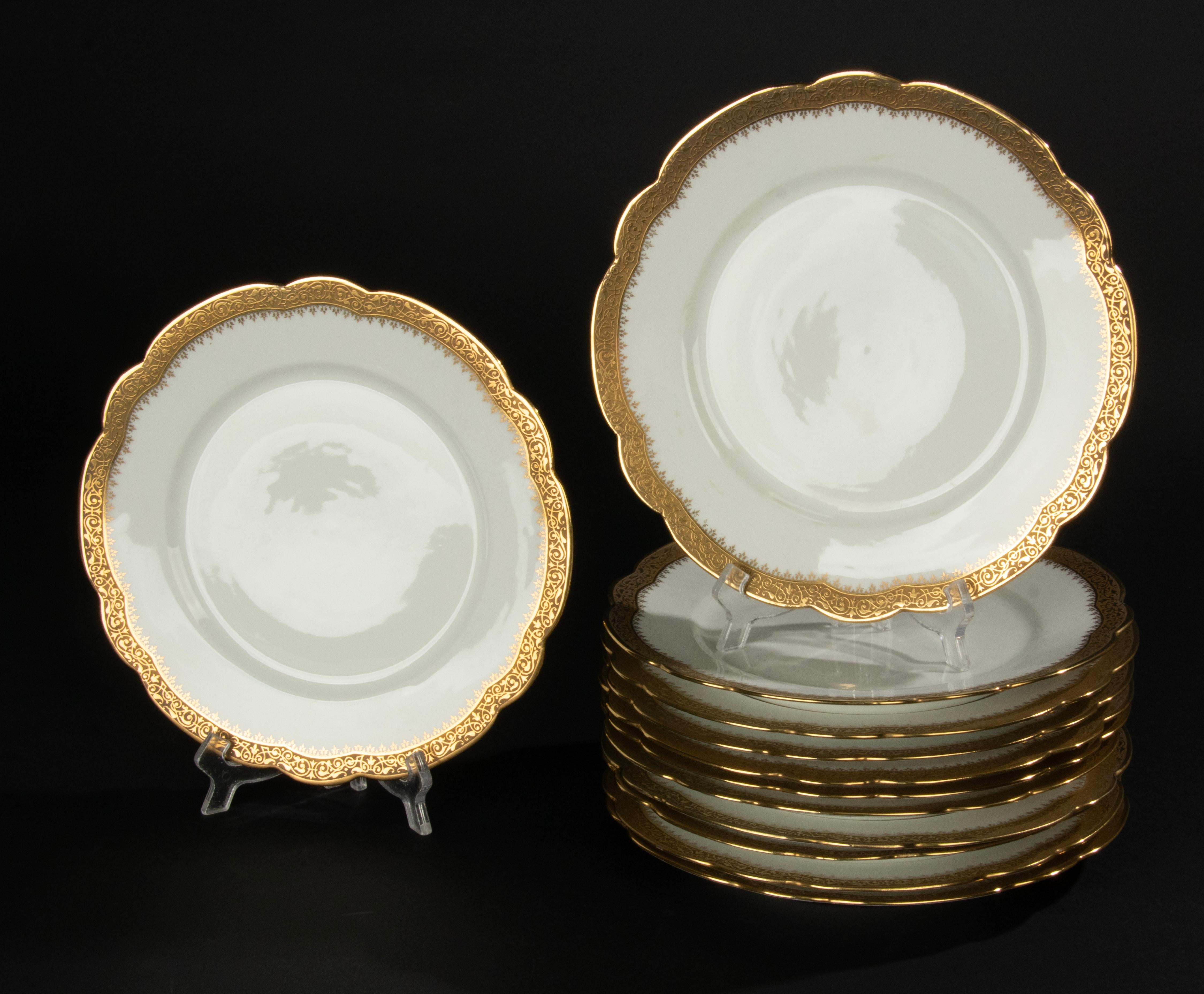 Set of 12 Porcelain Dinner Plates - Limoges - A. Taillardat Paris  In Good Condition For Sale In Casteren, Noord-Brabant