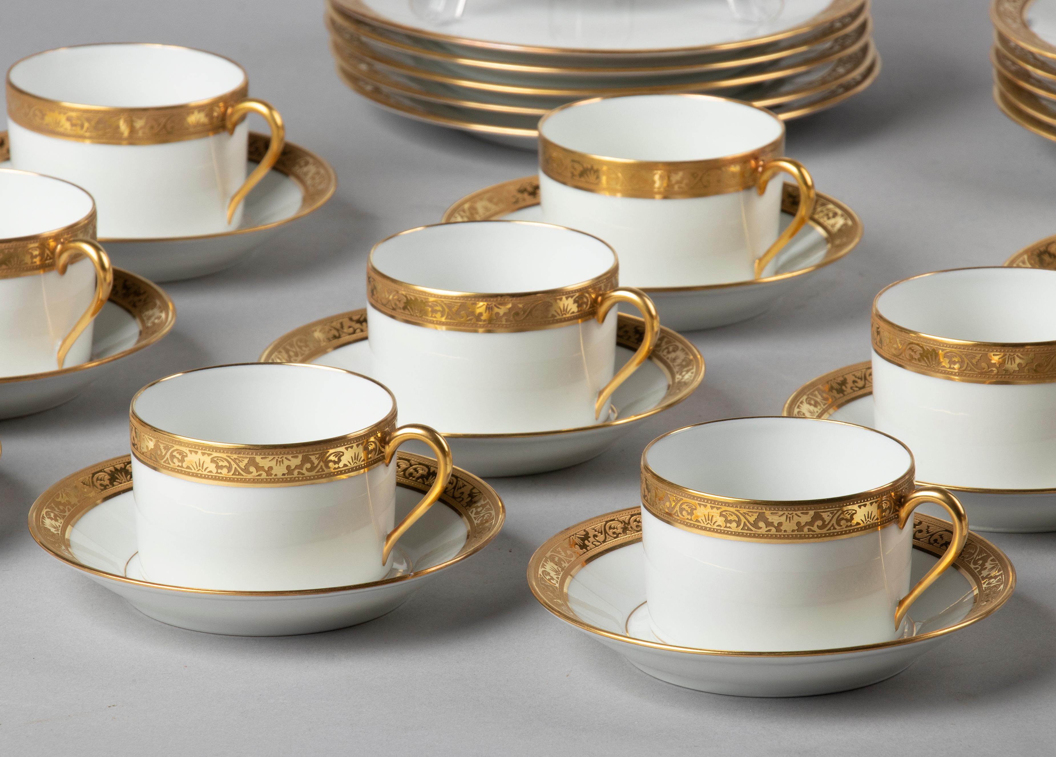 Beautiful set of 12 porcelain cups and saucers with 12 pastry plates, by the French brand Rauynaud Limoges. The porcelain is decorated with beautiful gold-coloured inlaid edges. The service is in very good condition. No damage and the gold-coloured