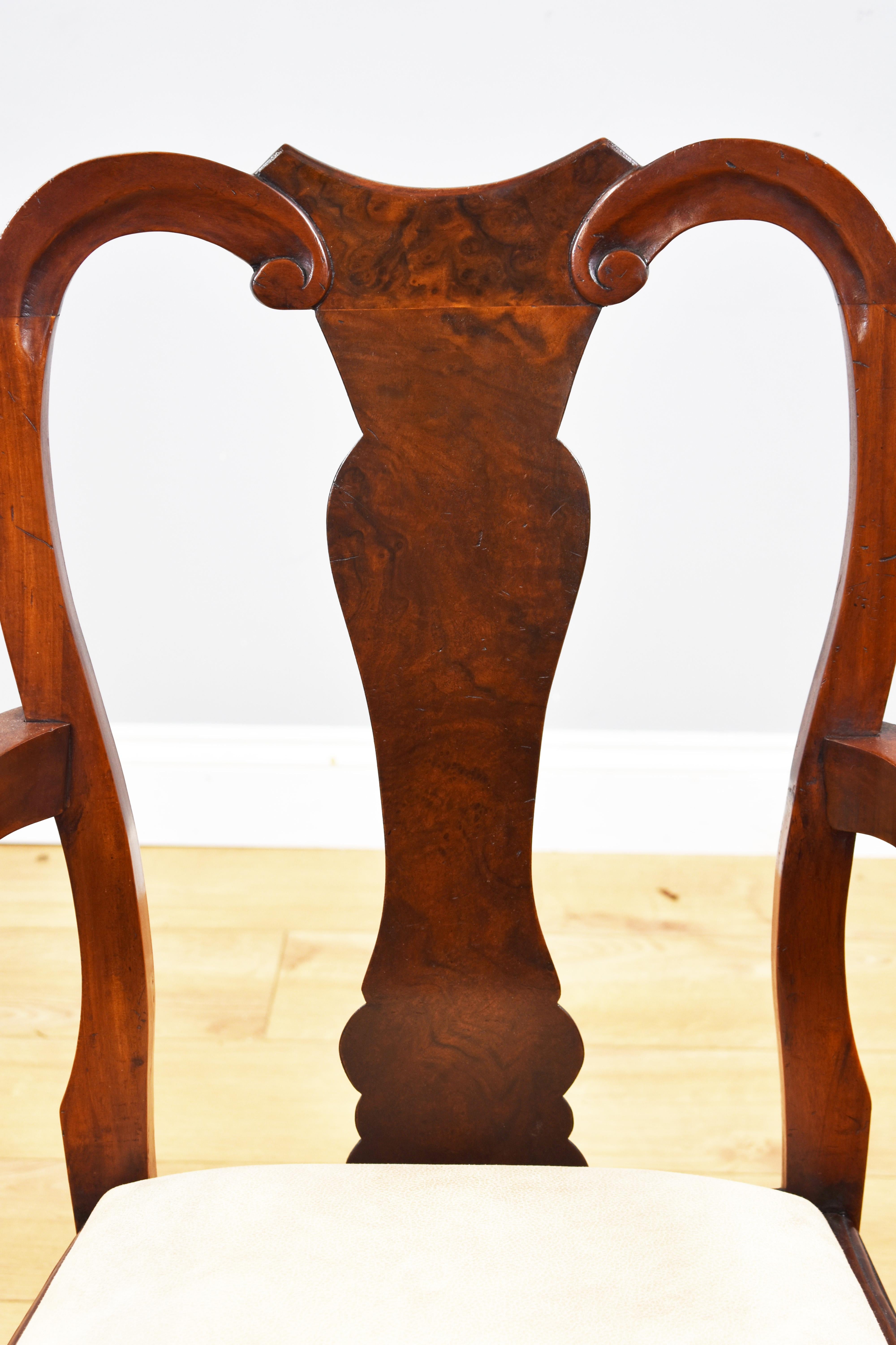 Set of 12 Queen Anne Style Burr Walnut Dining Chairs In Good Condition In Chelmsford, Essex