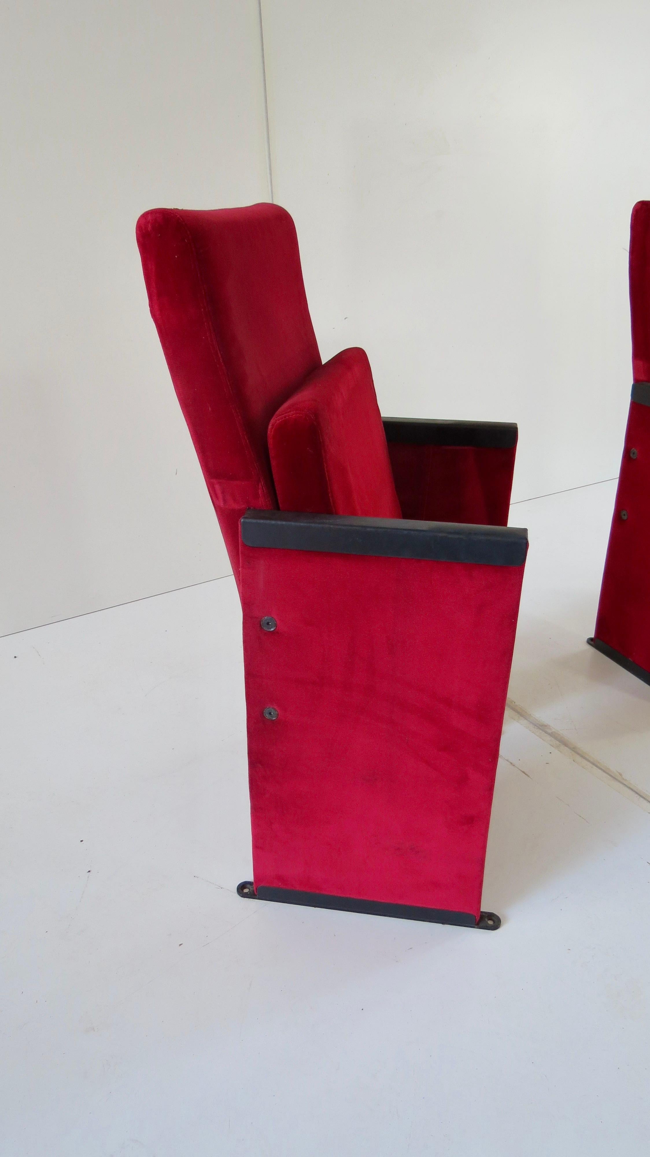 Set of 12 Red Velvet Carlo Scarpa Theatre Chairs, from the Auditorium Roma, 1960 For Sale 3