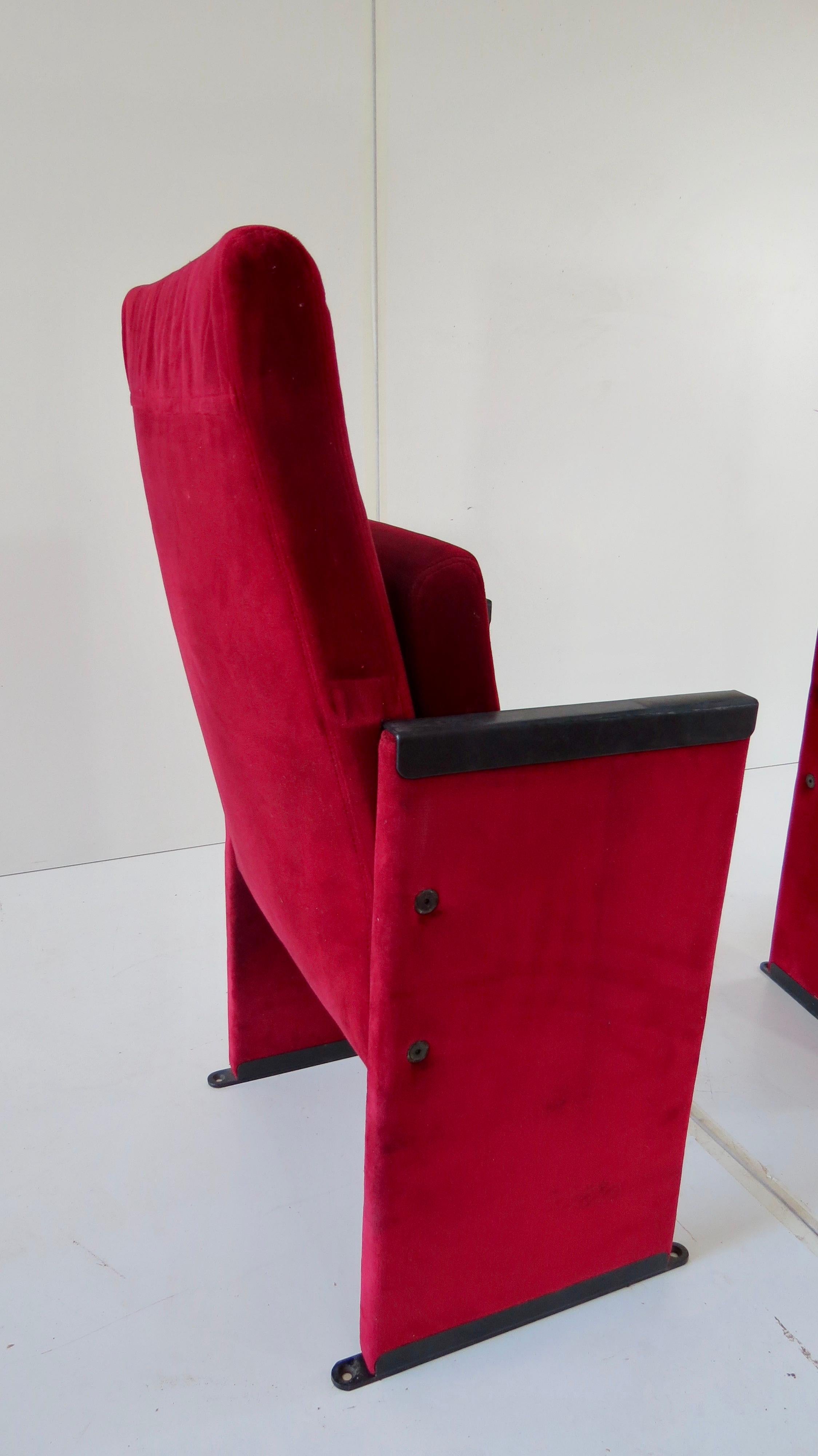 Set of 12 Red Velvet Carlo Scarpa Theatre Chairs, from the Auditorium Roma, 1960 For Sale 4