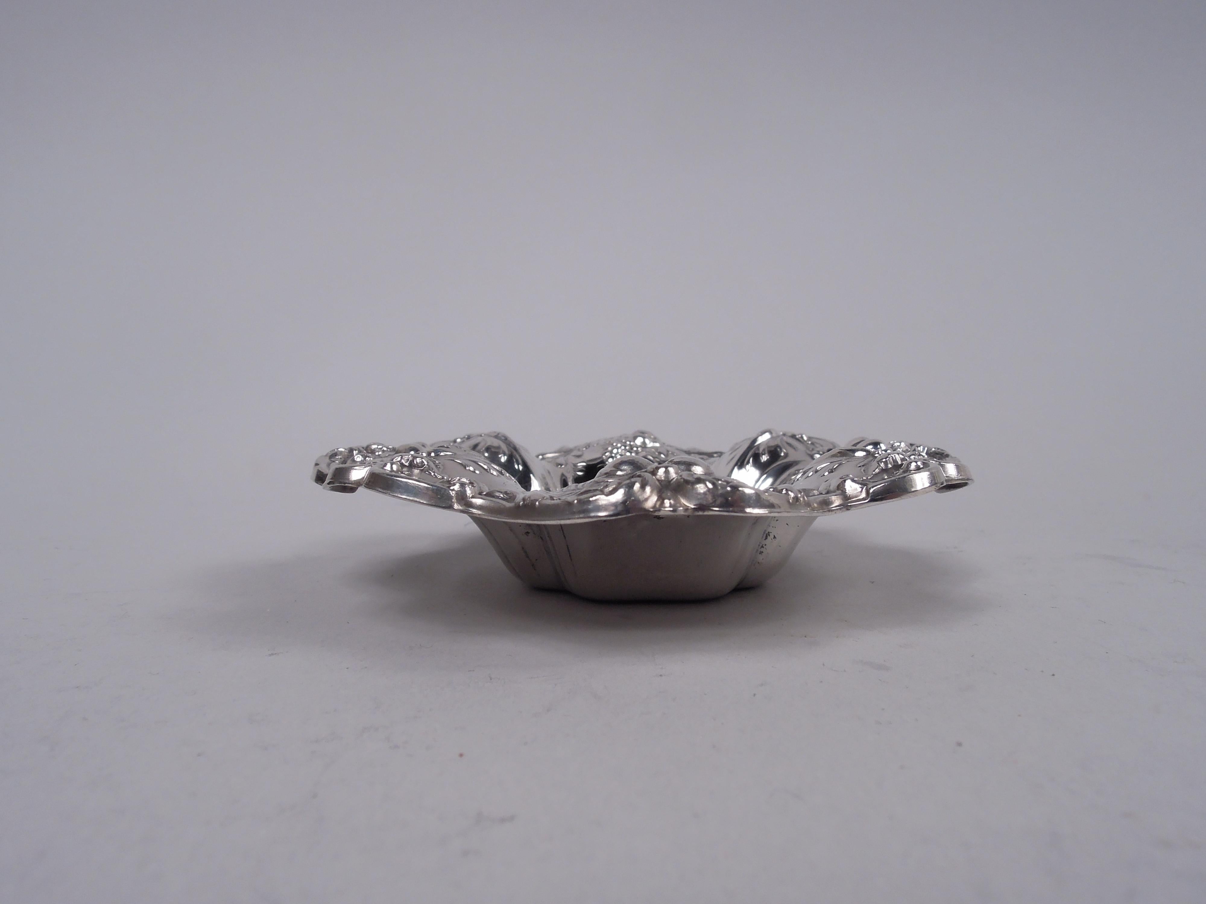 XX secolo Set di 12 piatti per noci in argento sterling Reed & Barton Francis I in vendita